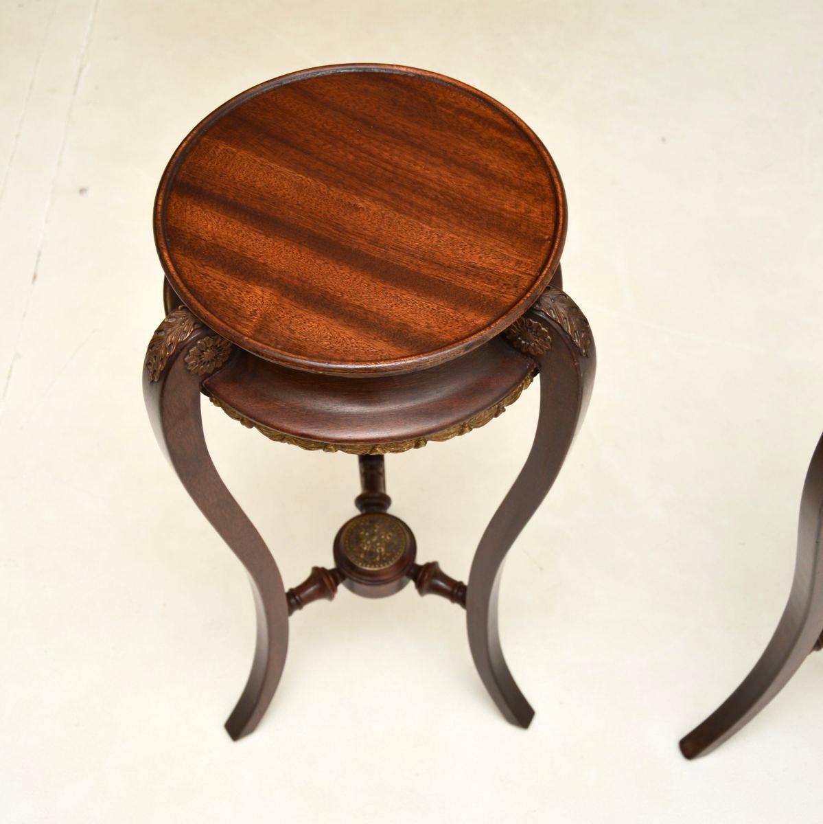 Pareja de Mesas Auxiliares Antique French Luis XIV en venta
