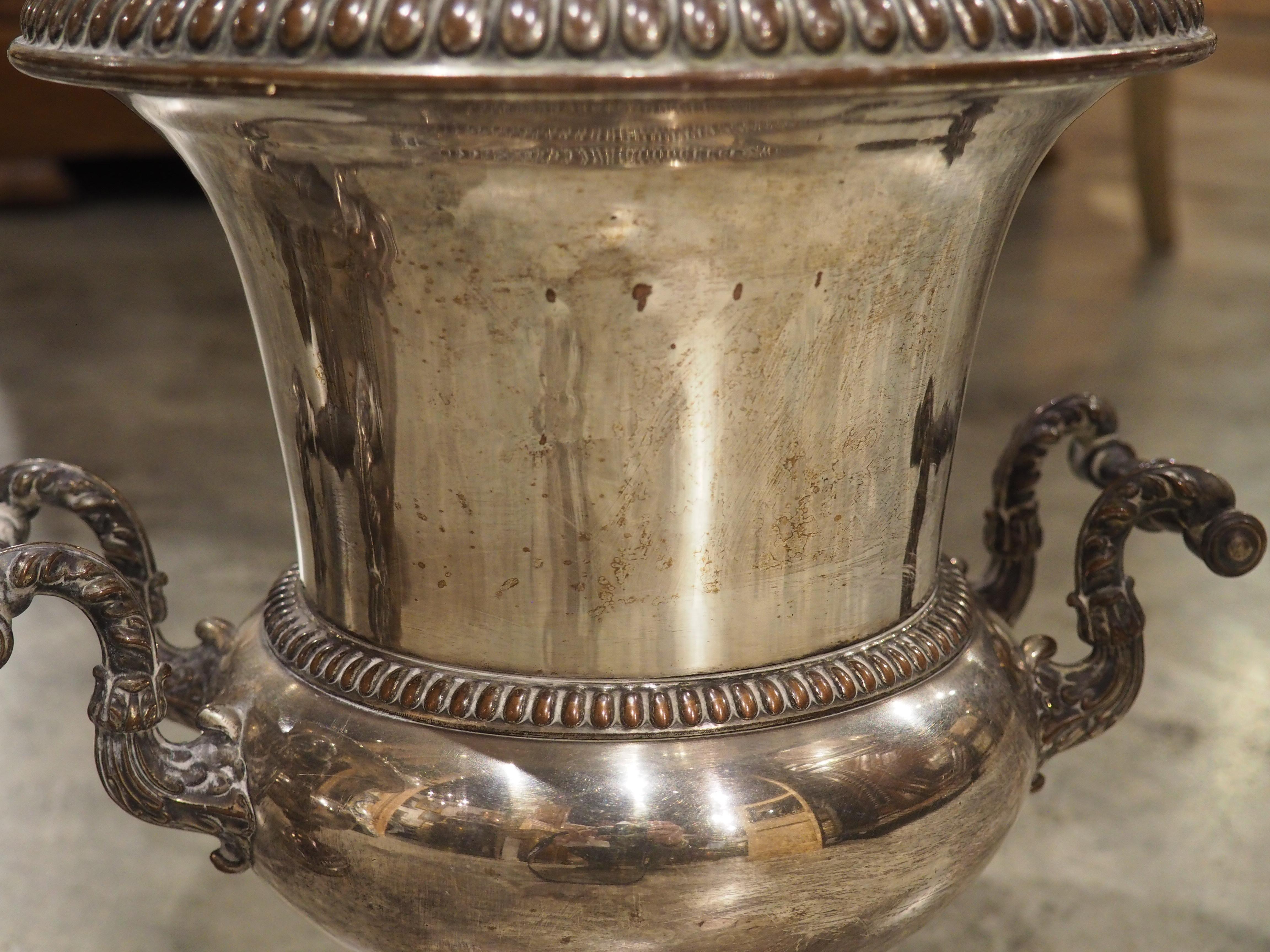 Coppia di secchielli da champagne francesi placcati in argento, Parigi, XIX secolo in vendita 4