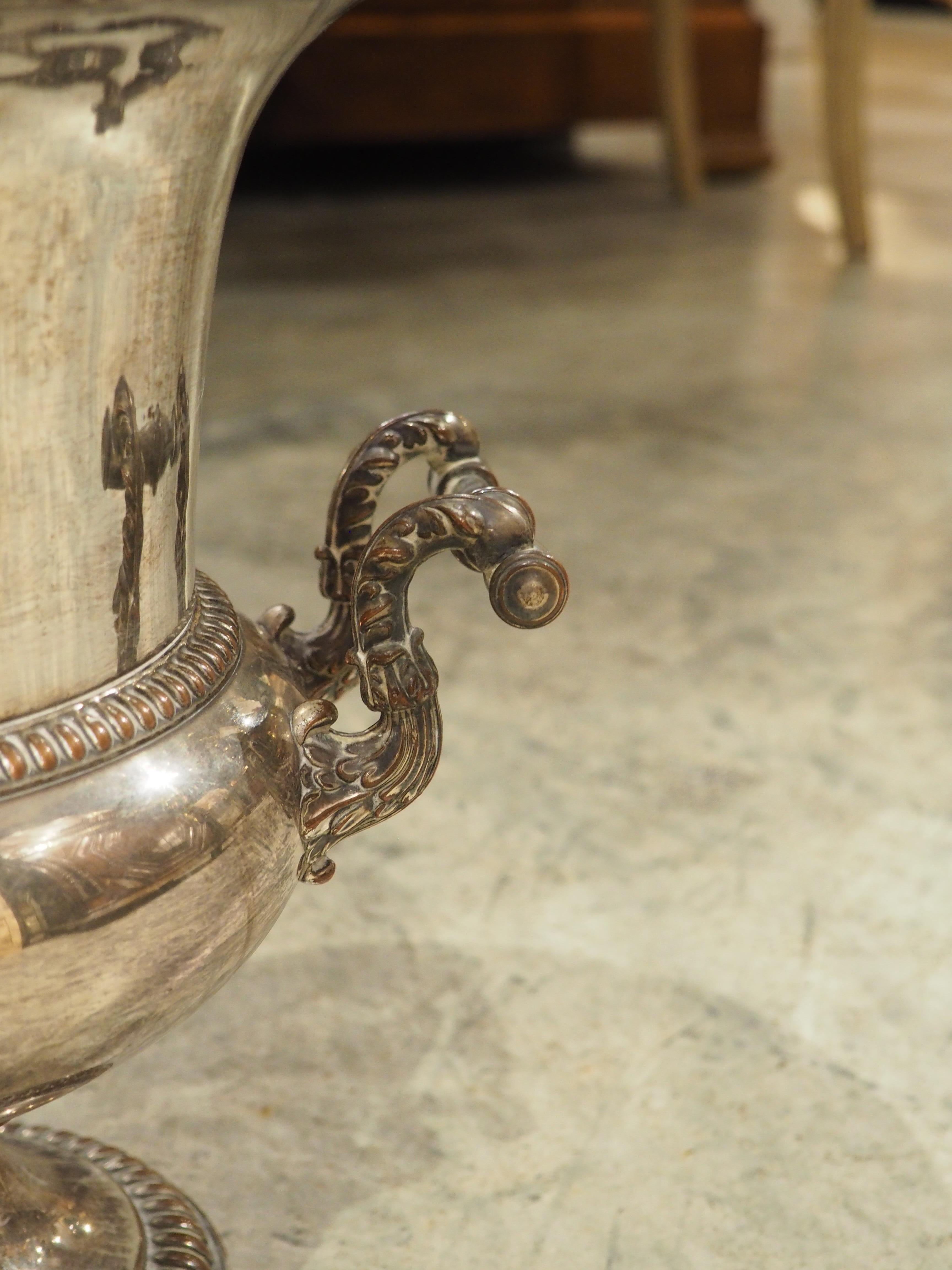 Coppia di secchielli da champagne francesi placcati in argento, Parigi, XIX secolo in vendita 5