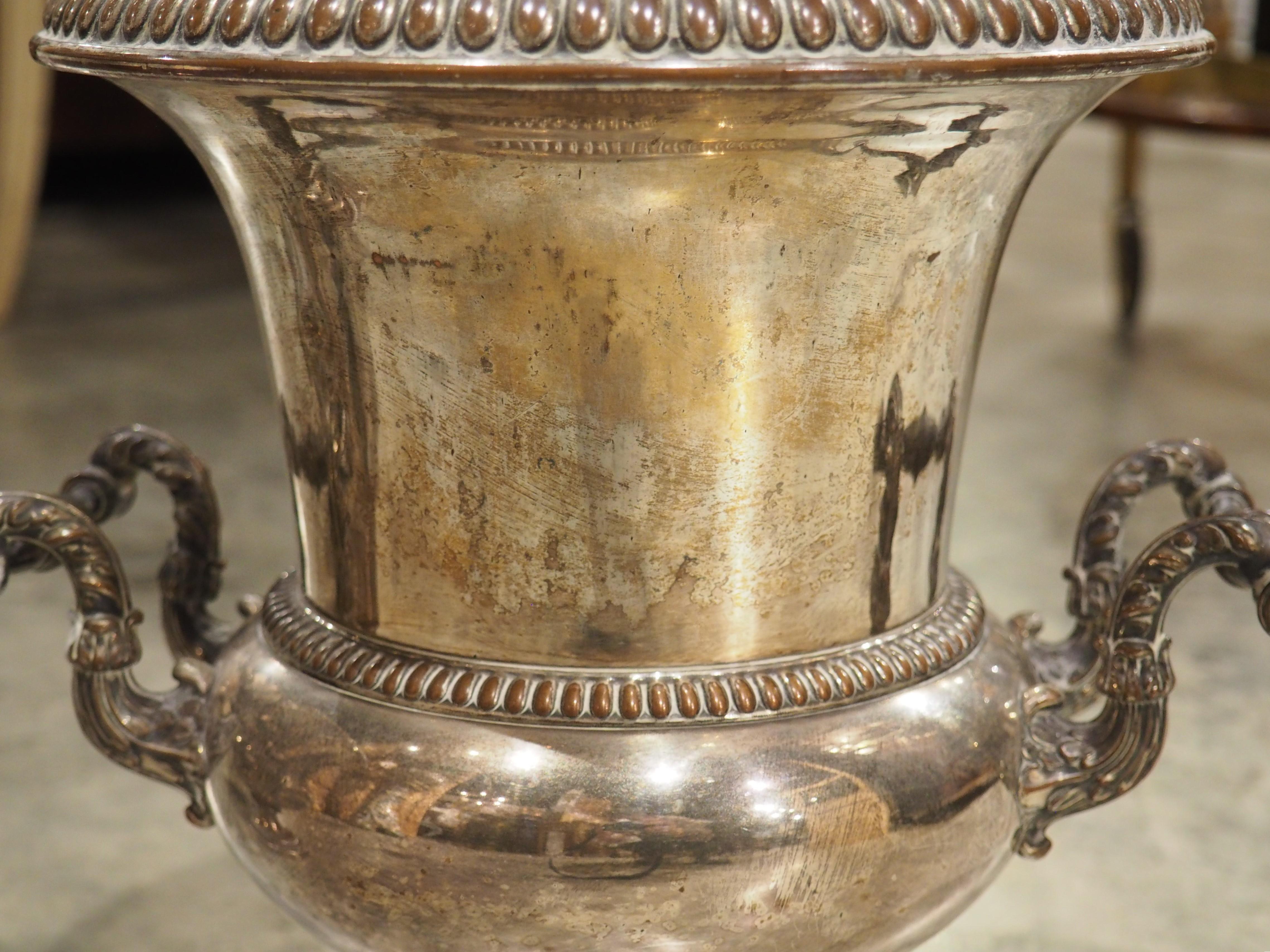 Coppia di secchielli da champagne francesi placcati in argento, Parigi, XIX secolo in vendita 10