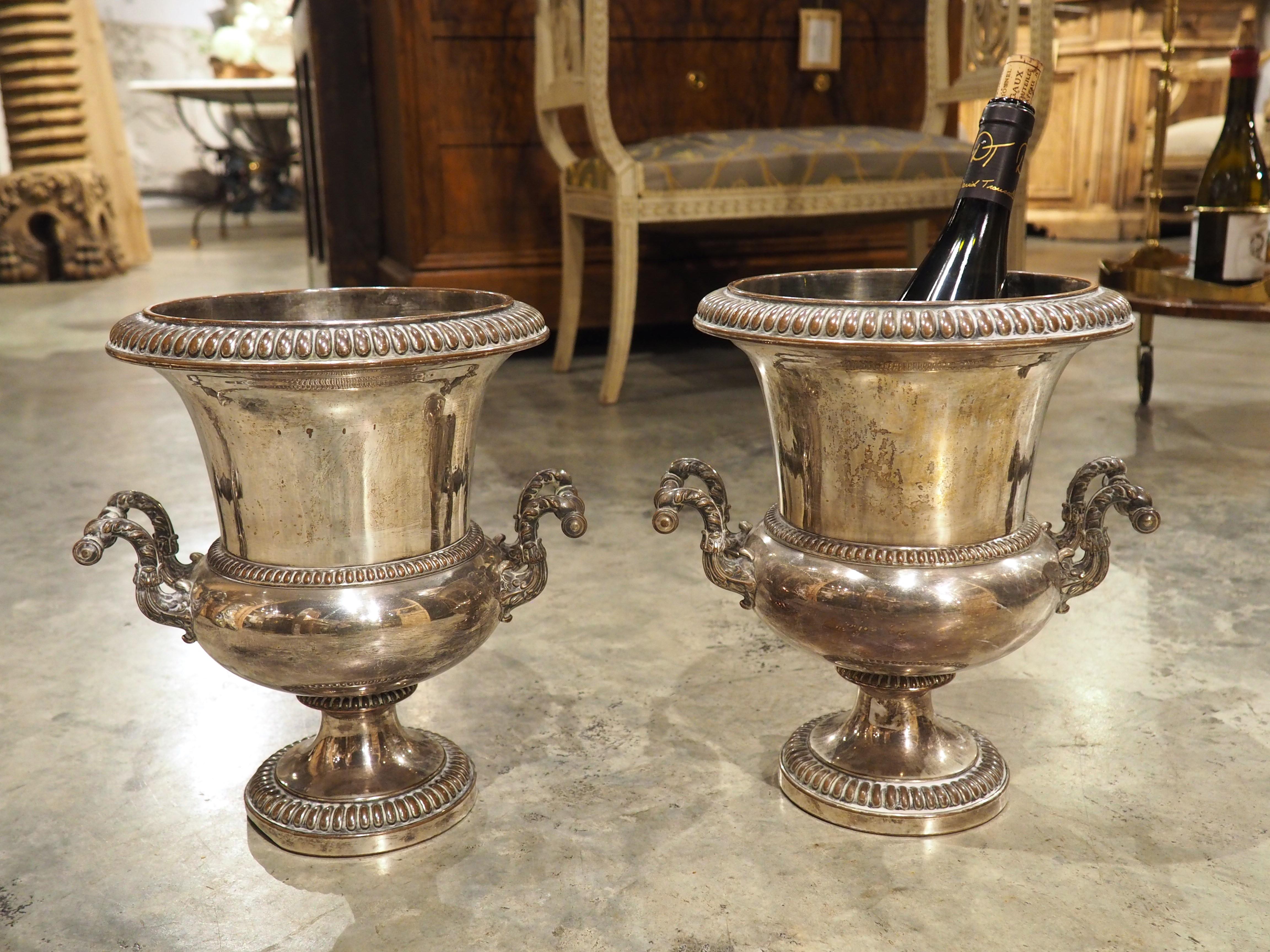 Coppia di secchielli da champagne francesi placcati in argento, Parigi, XIX secolo in vendita 12