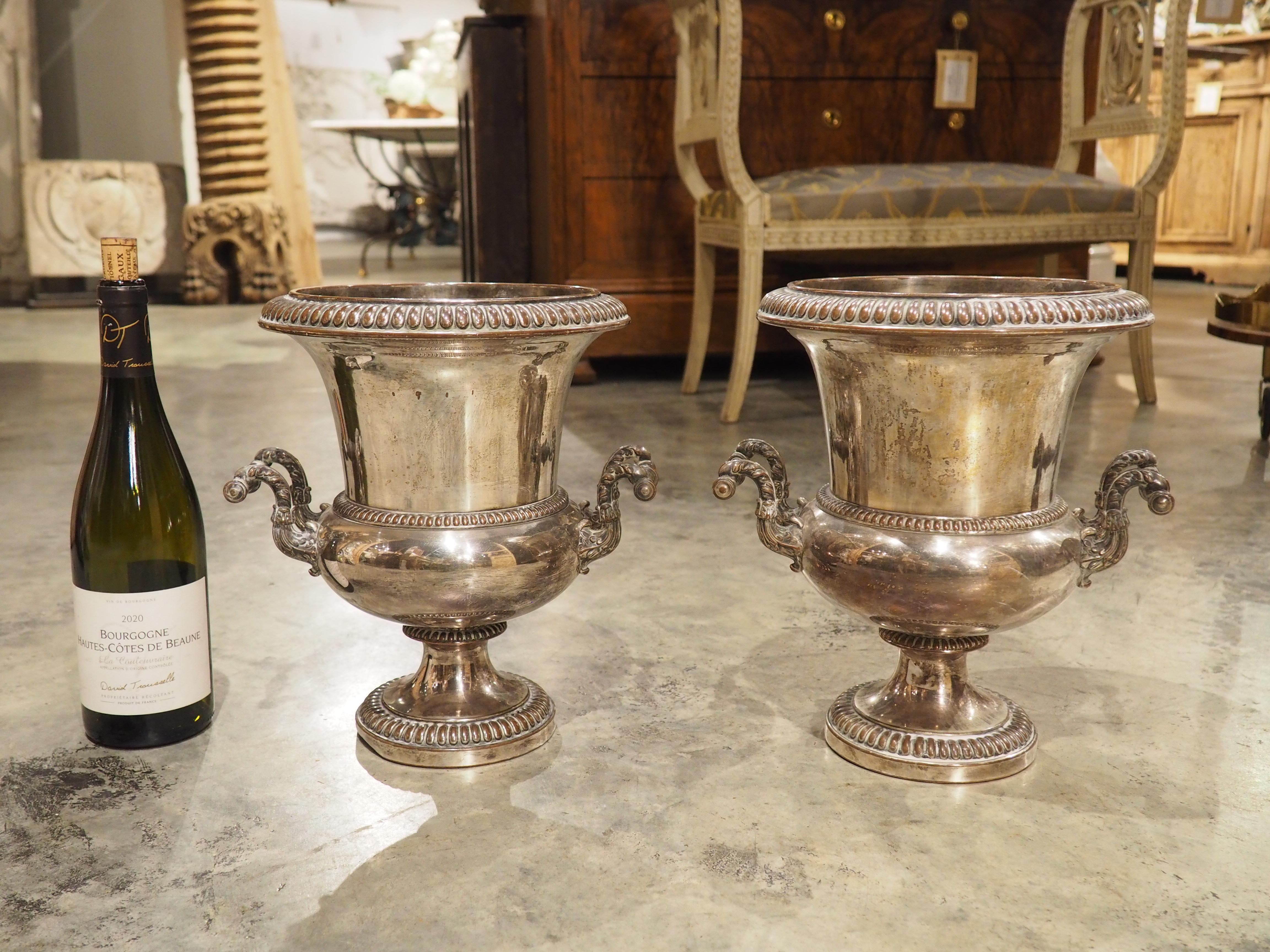 Coppia di secchielli da champagne francesi placcati in argento, Parigi, XIX secolo in vendita 13
