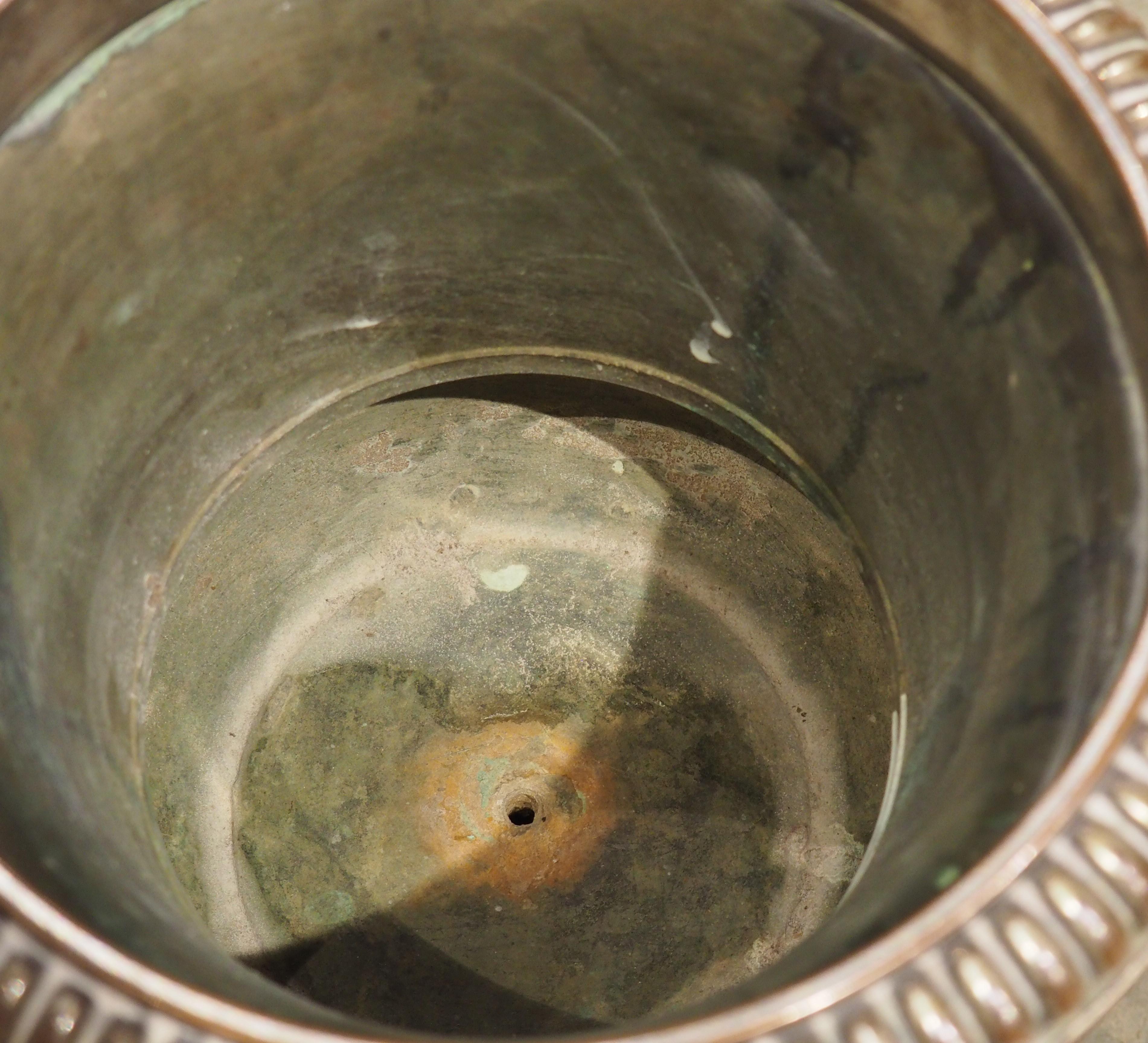 Coppia di secchielli da champagne francesi placcati in argento, Parigi, XIX secolo in vendita 14