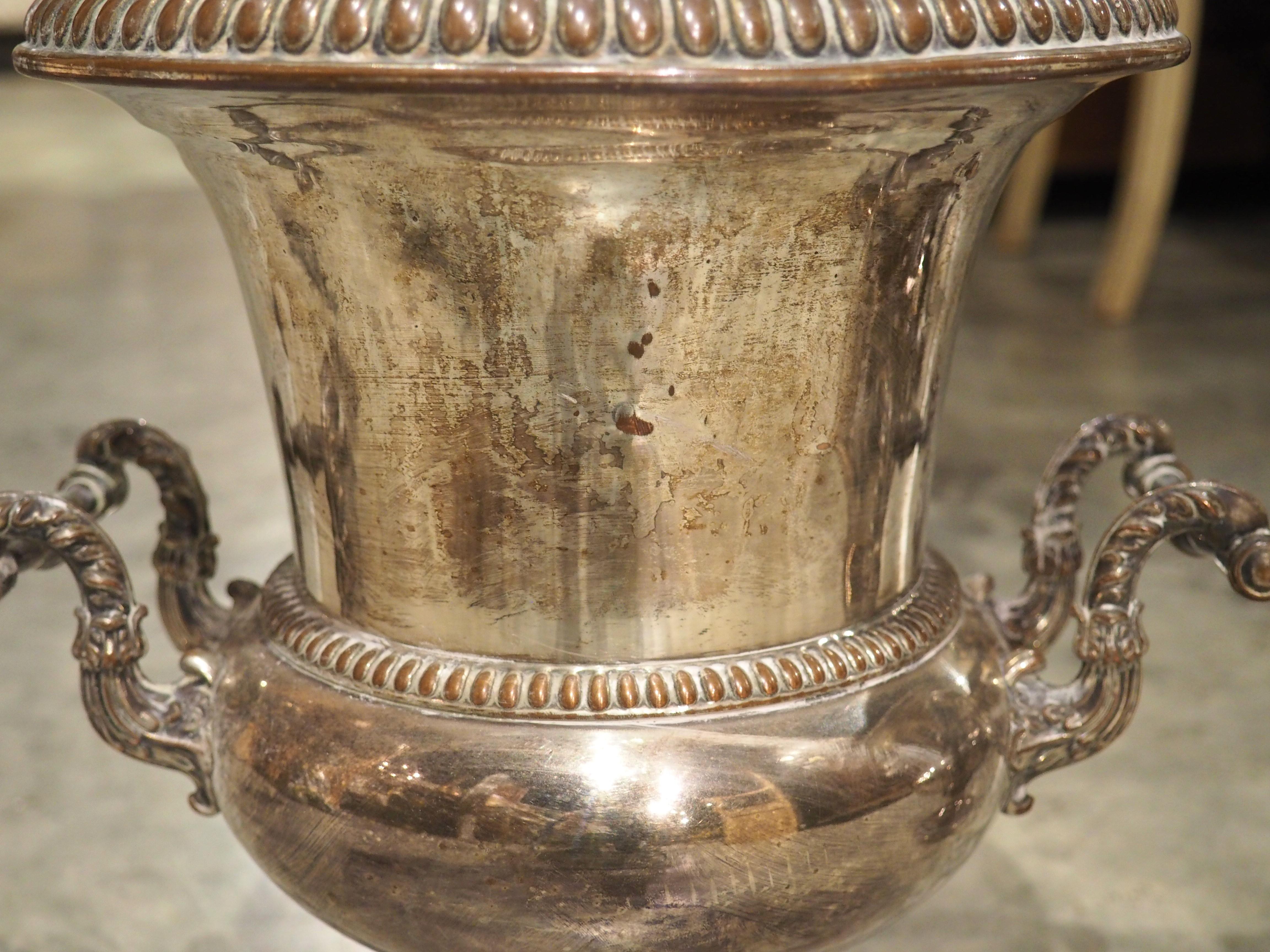 Coppia di secchielli da champagne francesi placcati in argento, Parigi, XIX secolo in vendita 3