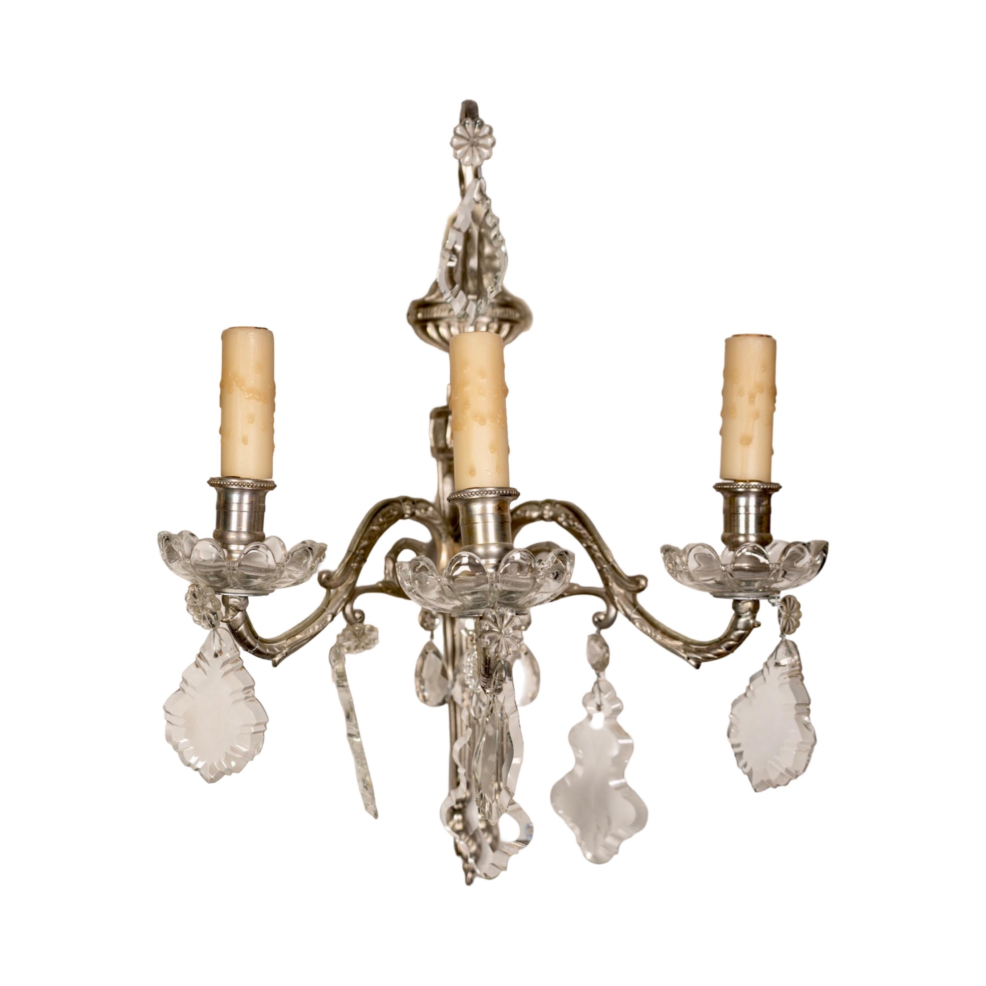 Fine XX secolo Coppia di antiche lampade da parete in argento francesi in vendita