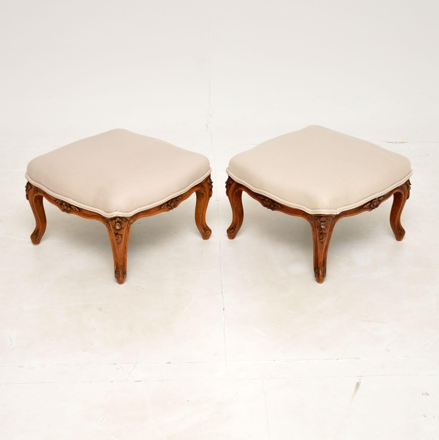 Pair of Antique French Solid Walnut Foot Stools In Good Condition In London, GB