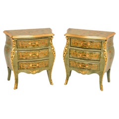 Paire de commodes de chevet anciennes de style français