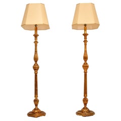 Paire de lampadaires français anciens en bois doré