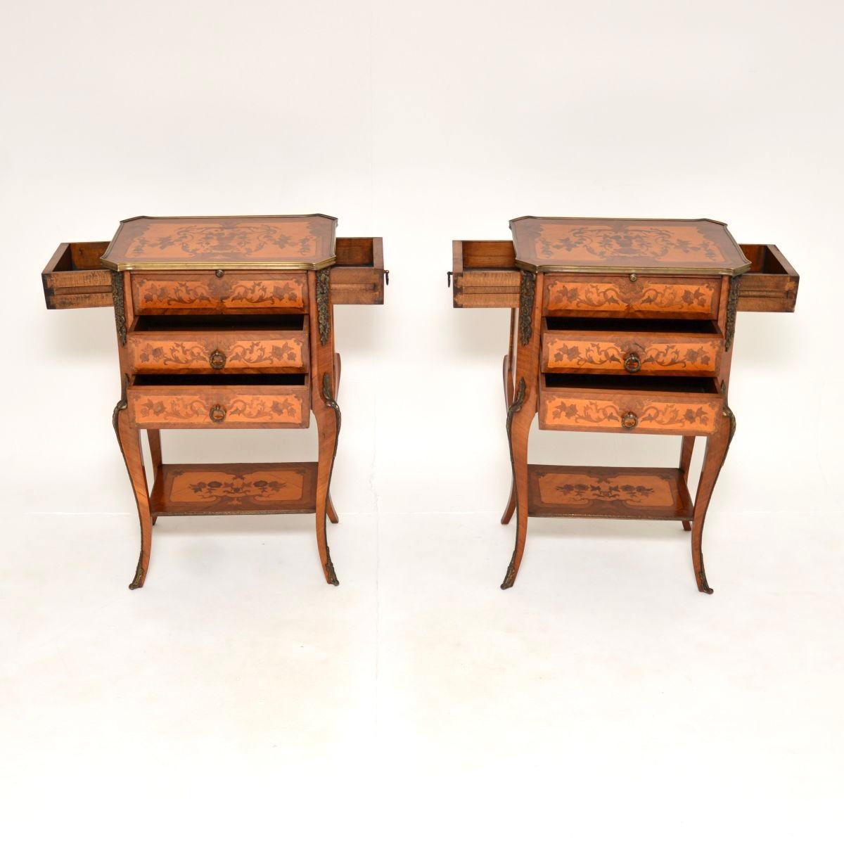 Luigi XVI Coppia di tavolini antichi in stile francese in vendita