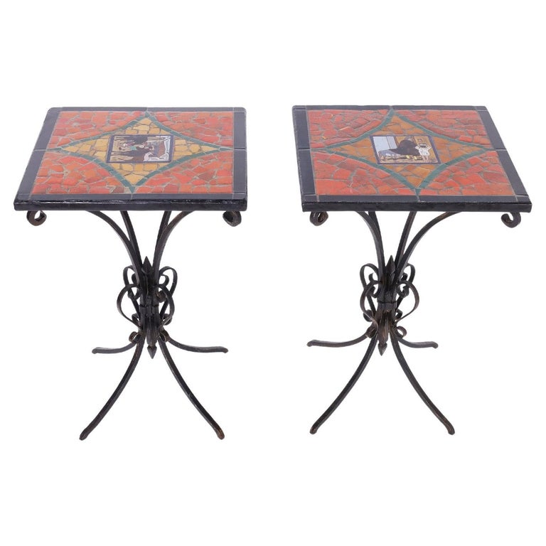 Paire de tables anciennes françaises en fer à carreaux En vente sur 1stDibs