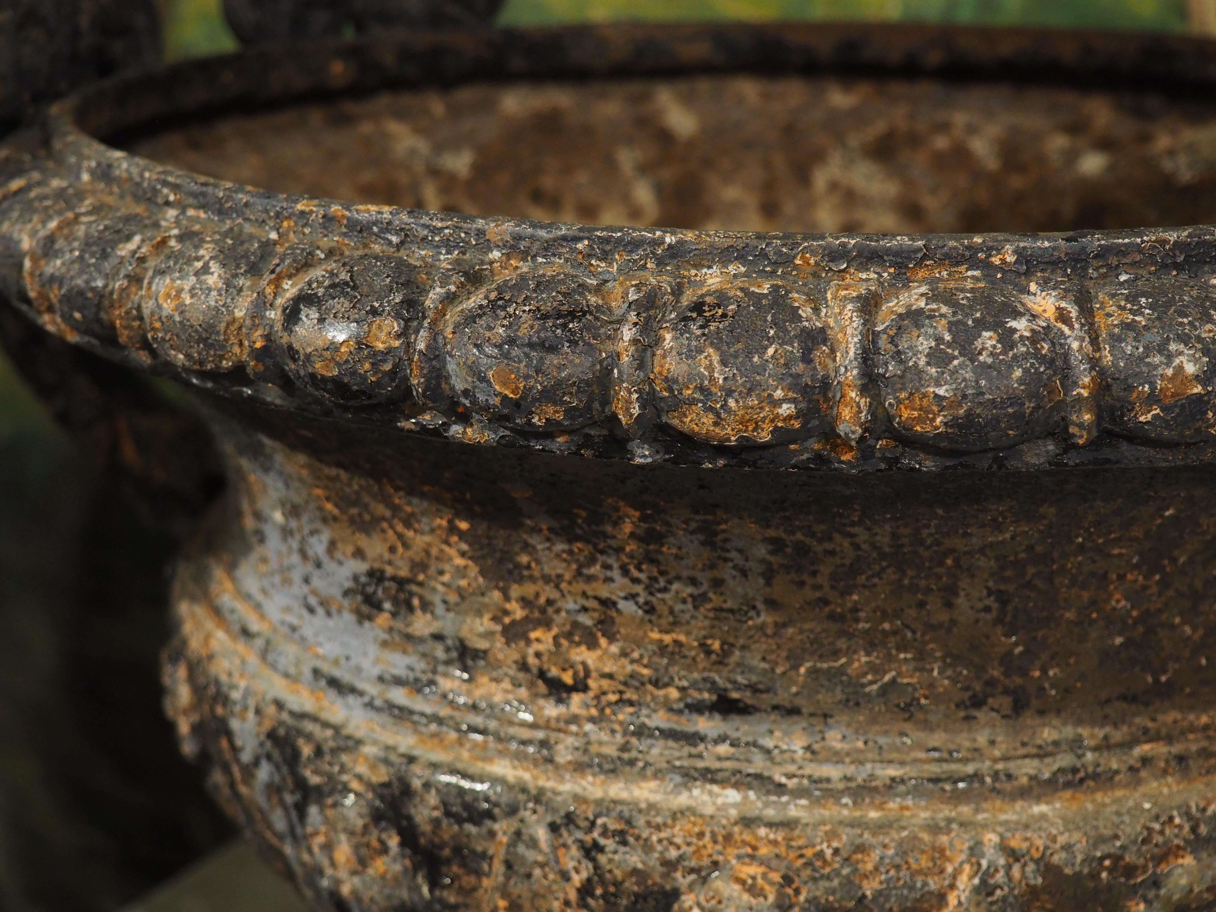 Paar Antique French Val D'Osne Foundry Gusseisenvasen #250, CIRCA 1850 im Zustand „Gut“ im Angebot in Dallas, TX