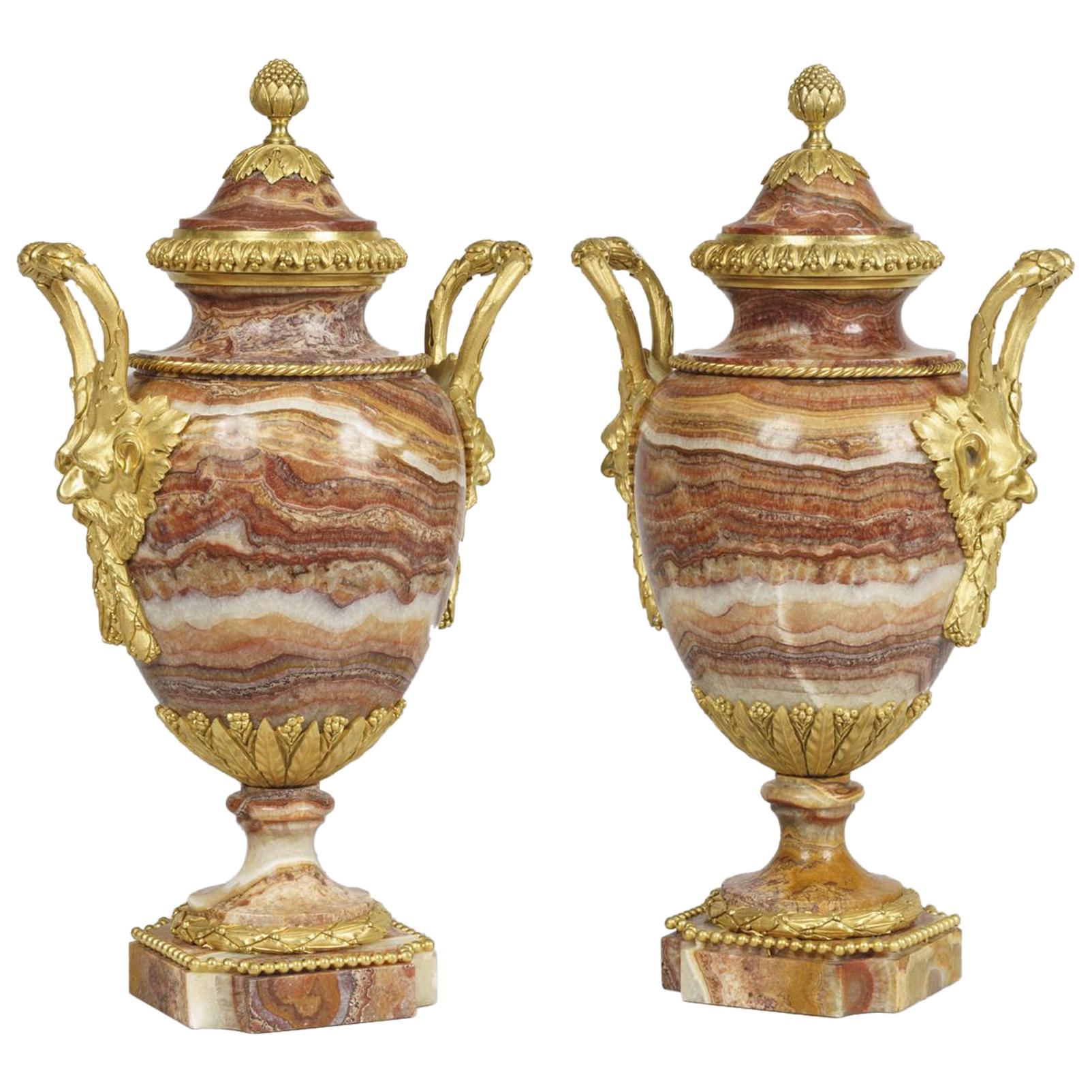 Paire de vases français anciens en albâtre rouge et bronze doré