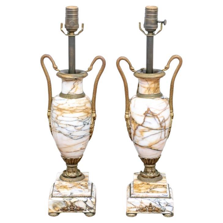 Pareja De Lámparas De Mesa Antiguas Francesas Victorianas De Mármol Y Bronce Dorado
