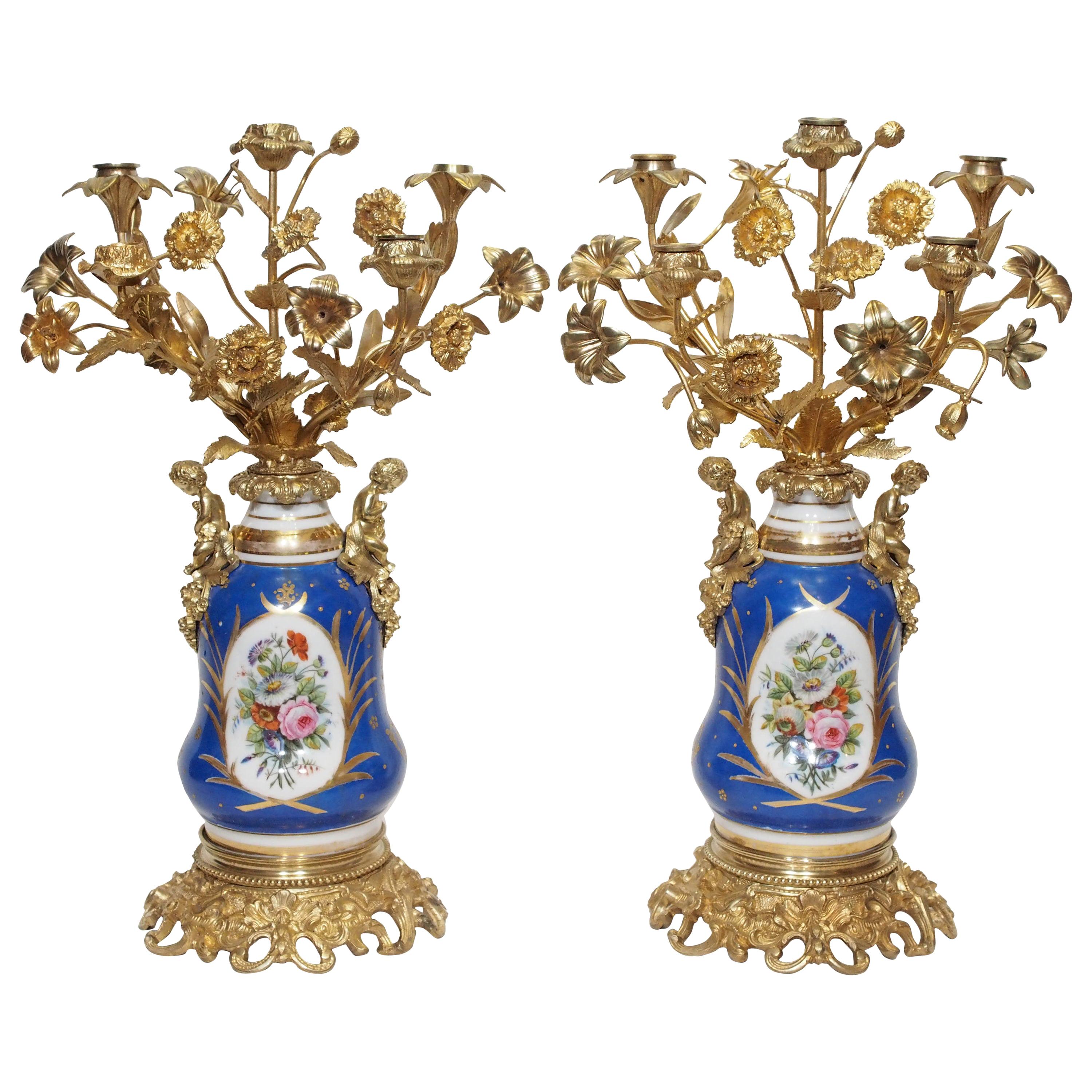 Paire de lampes françaises anciennes en porcelaine « Vieux Paris », vers 1840-1860