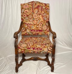 Paire de fauteuils anciens en noyer français, vers 1880