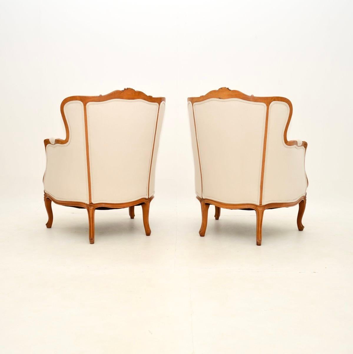 Pair of Antique French Walnut Armchairs In Good Condition For Sale In London, GB