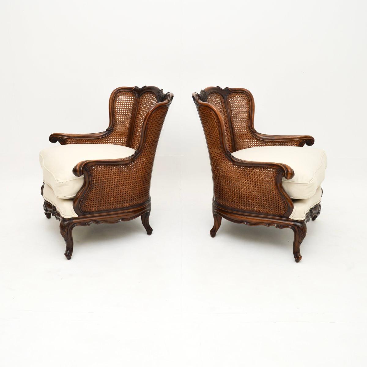 Pair of Antique French Walnut Bergère Armchairs In Good Condition In London, GB
