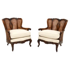 Paire d'anciens fauteuils Bergère en noyer français