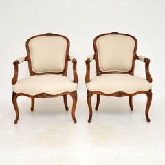 Paar antike französische Salonsessel aus Nussbaumholz