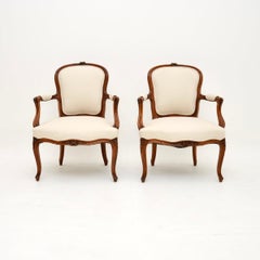 Paar antike französische Salonsessel aus Nussbaumholz