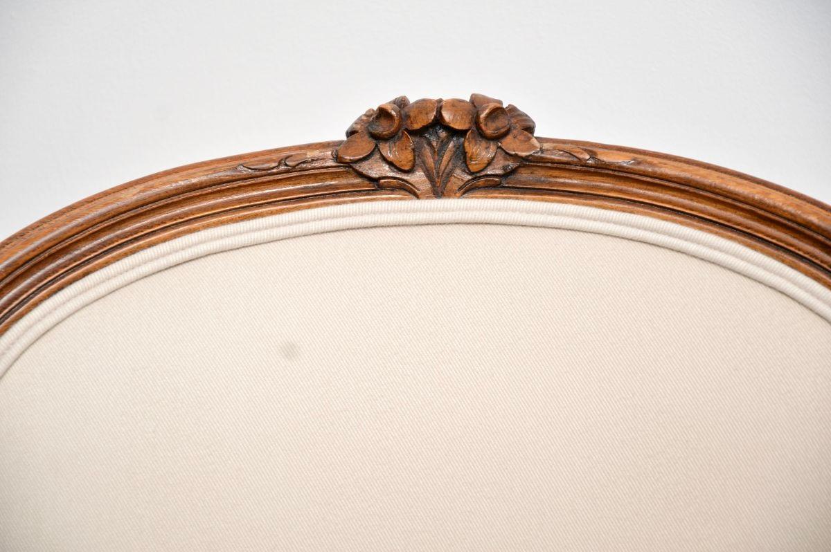 Paire de fauteuils de salon anciens en noyer français en vente 1