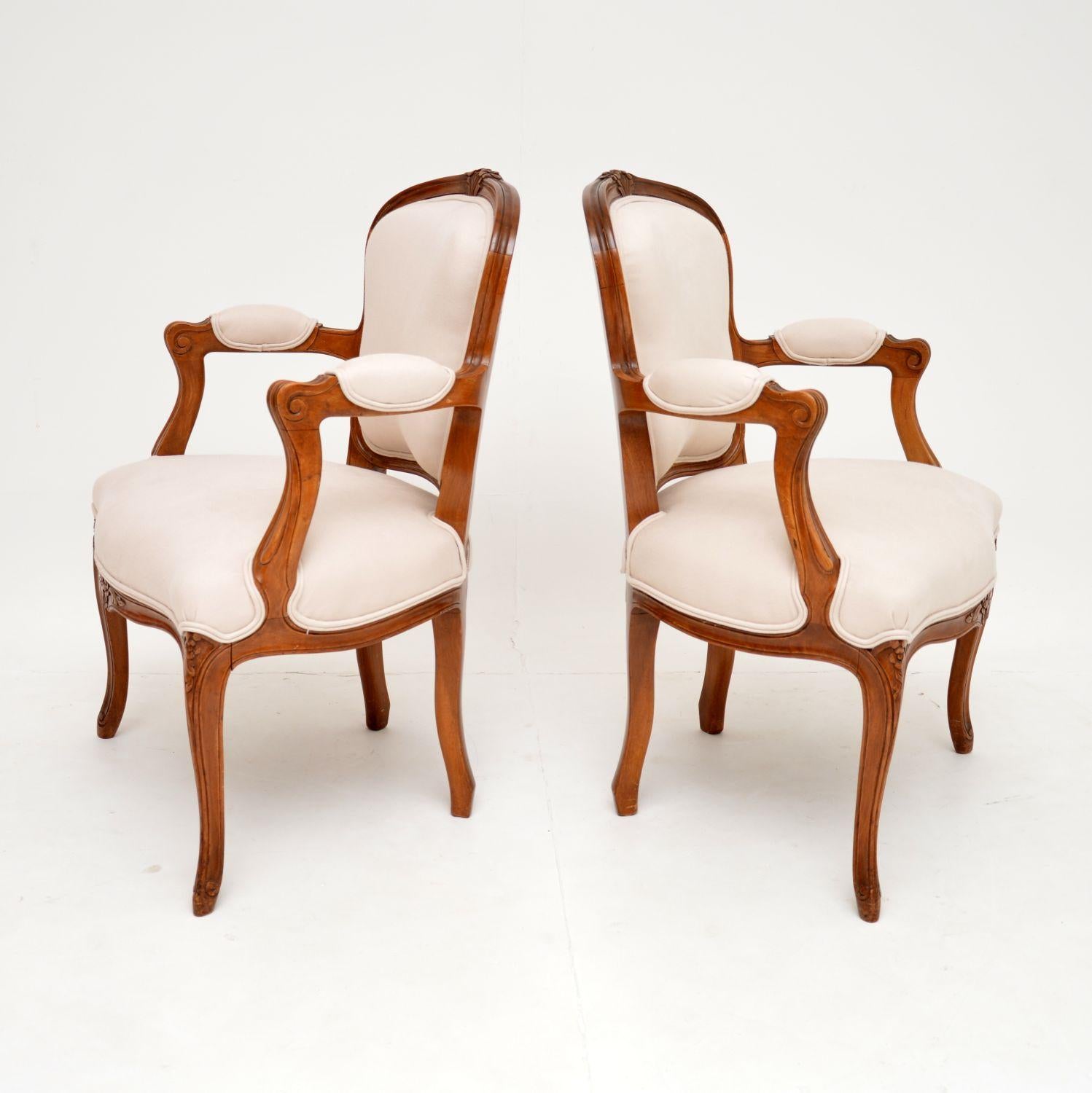 Pair of Antique French Walnut Salon Chairs In Good Condition In London, GB