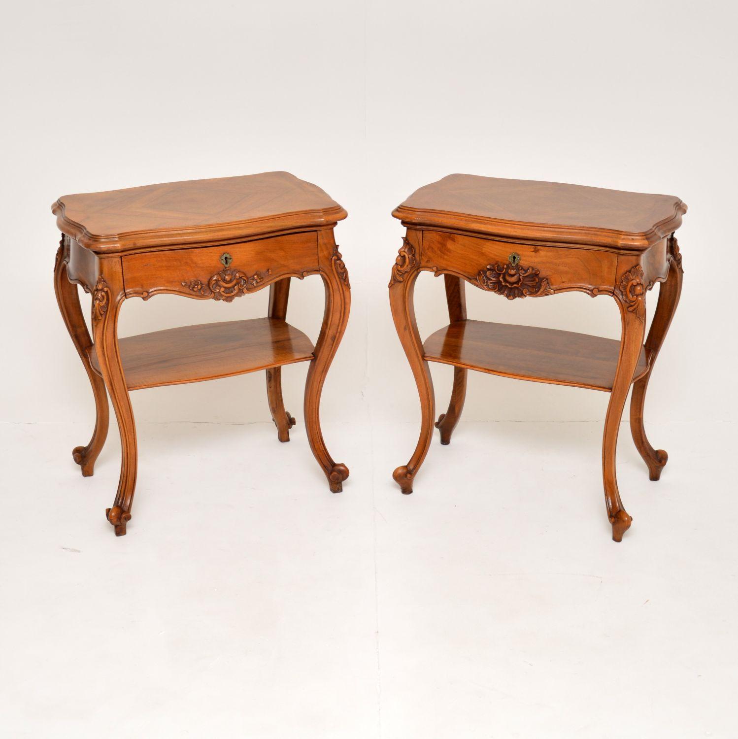 A gorgeous pair of antique French side tables in walnut, dating from around the 1890-1910 period.

The design is elegant yet sturdy, with beautifully shaped legs and serpentine shaped edges. There is lovely, intricate carving on the edges, each