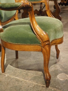 Paire de Fauteuils anciens à dos de violon en noyer français, vers 1885