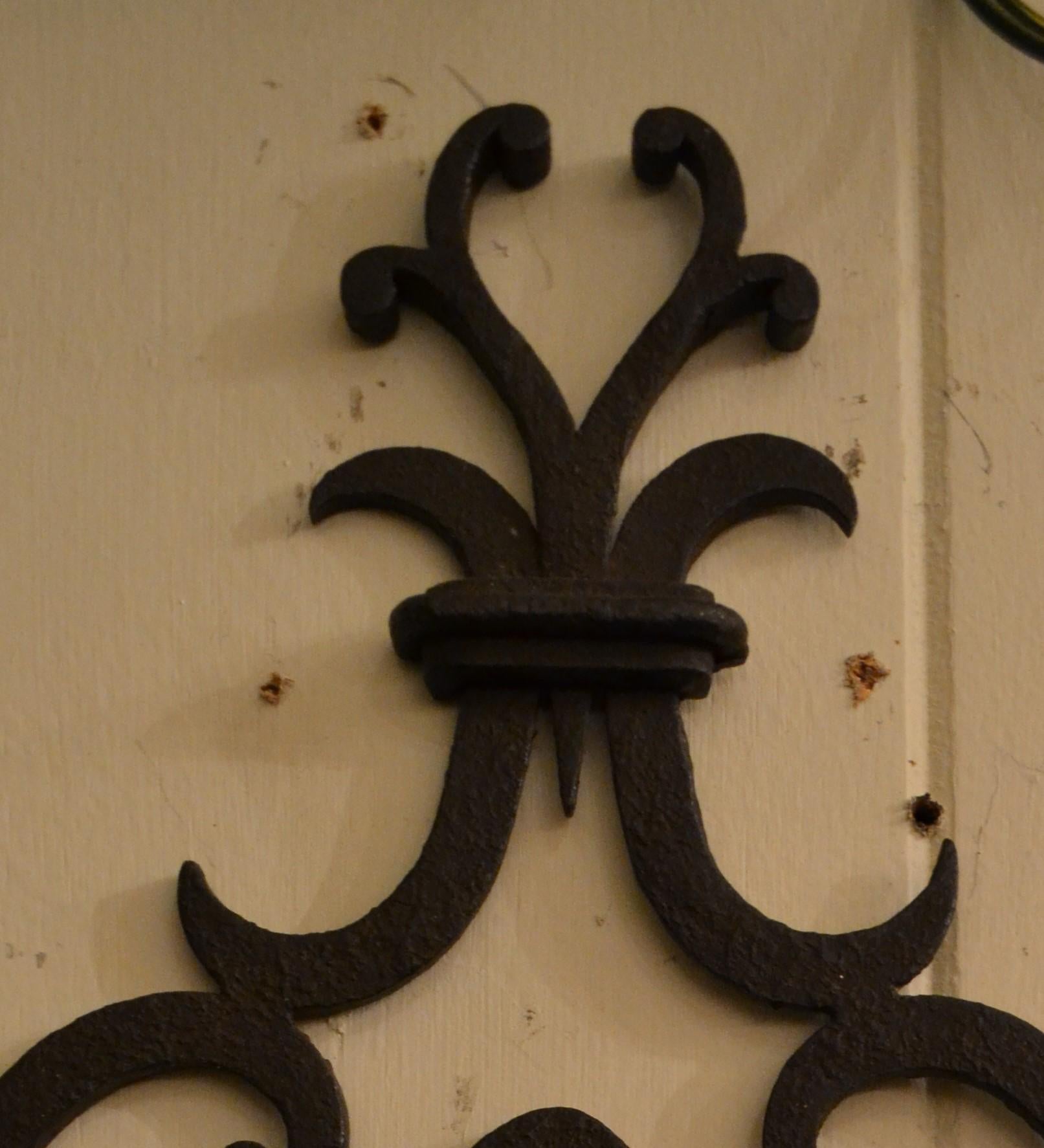 Handsome wall sconces.