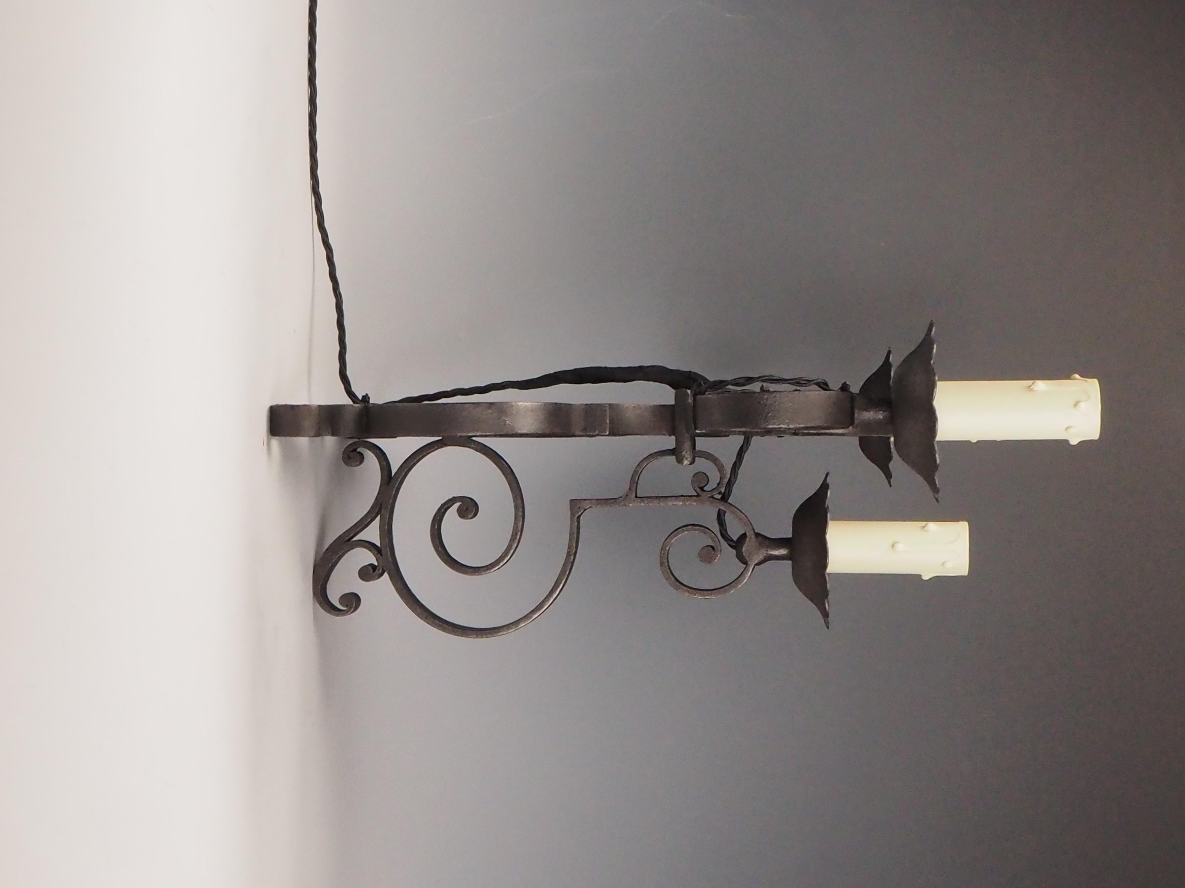 Coppia di lampade da camino o da credenza in ferro battuto francese - tripla luce Des in vendita 1
