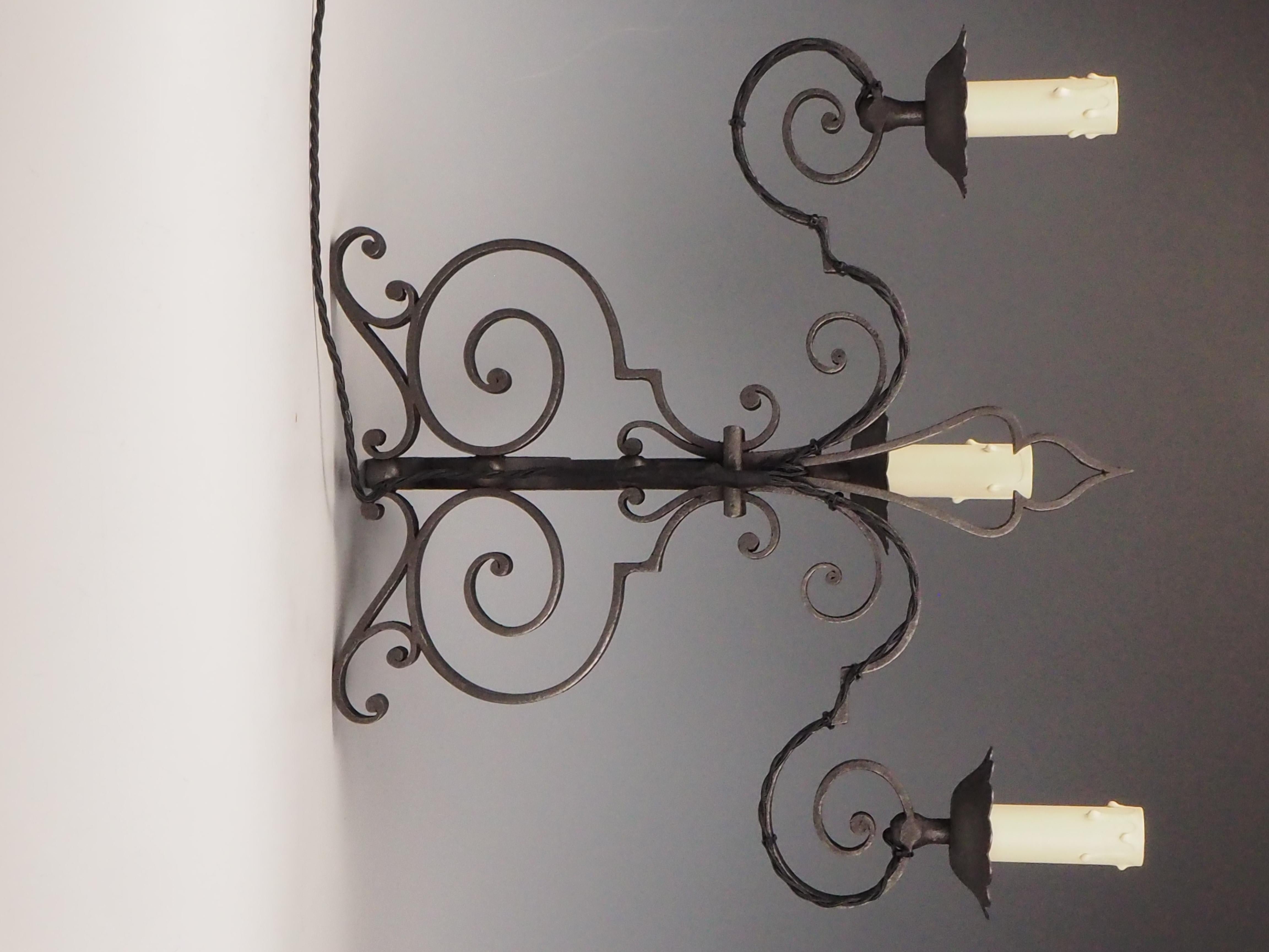 Coppia di lampade da camino o da credenza in ferro battuto francese - tripla luce Des in vendita 2