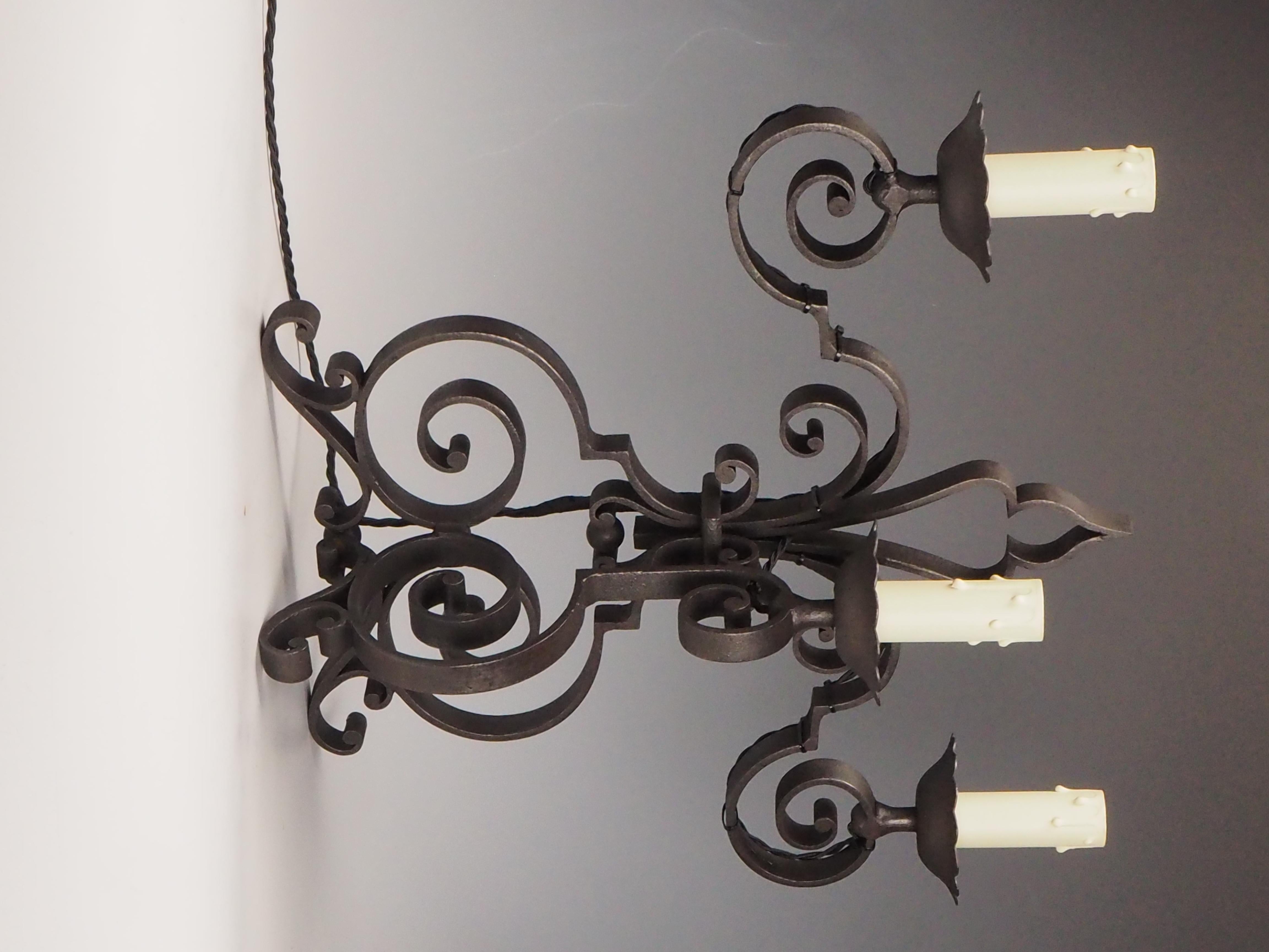 Coppia di lampade da camino o da credenza in ferro battuto francese - tripla luce Des in vendita 3