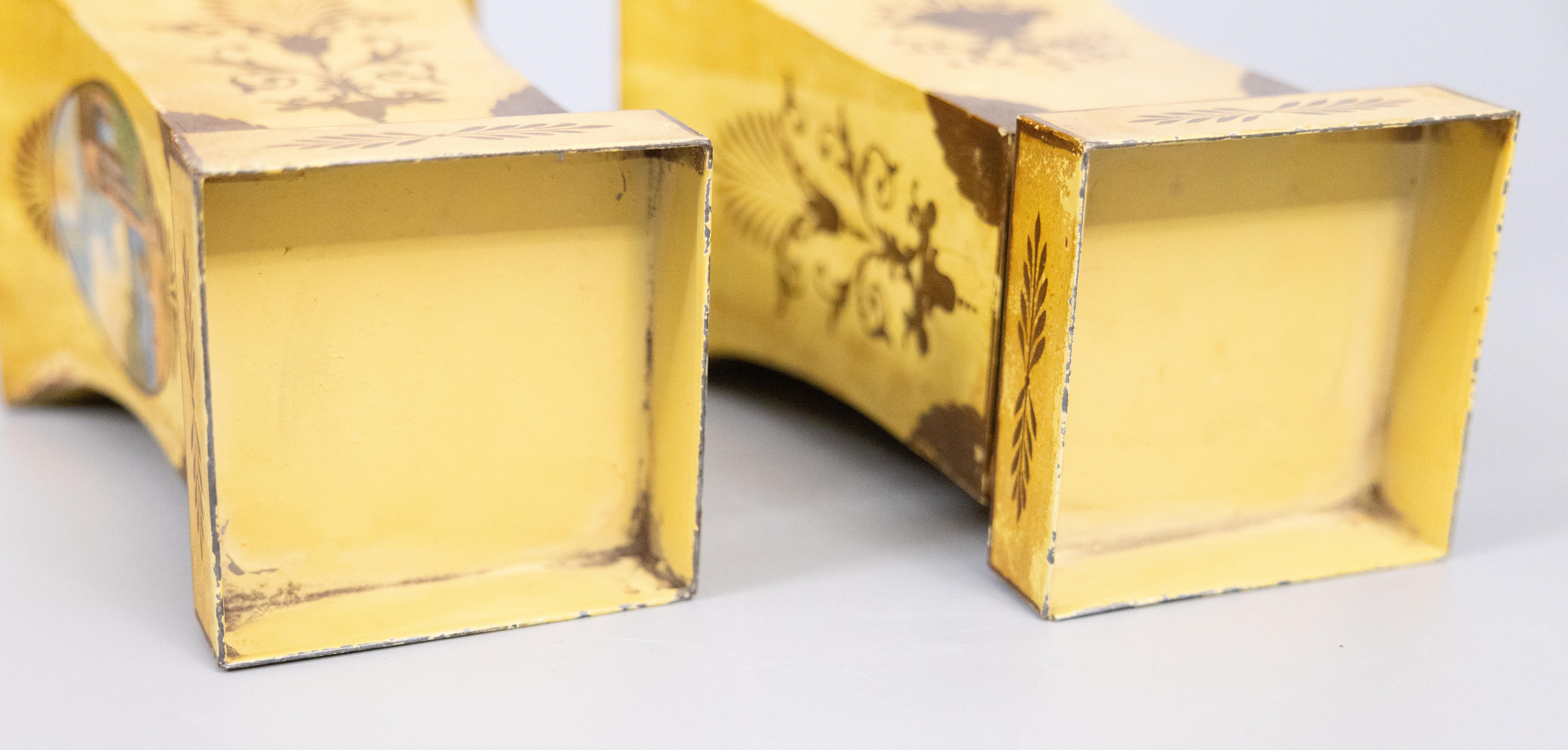 Paire d'Urnes Jardinières Cachepots en Tole Jaune, circa 1900 en vente 1
