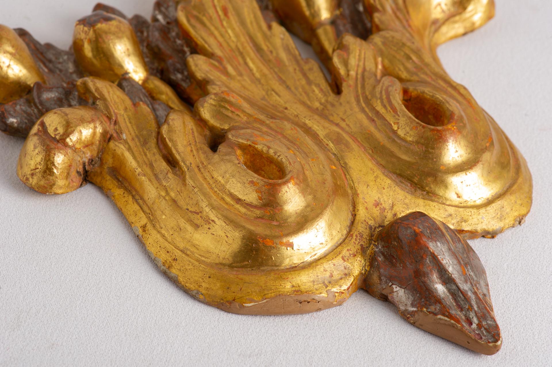 Sculpté à la main Paire de frises anciennes en bois doré avec fruits en vente