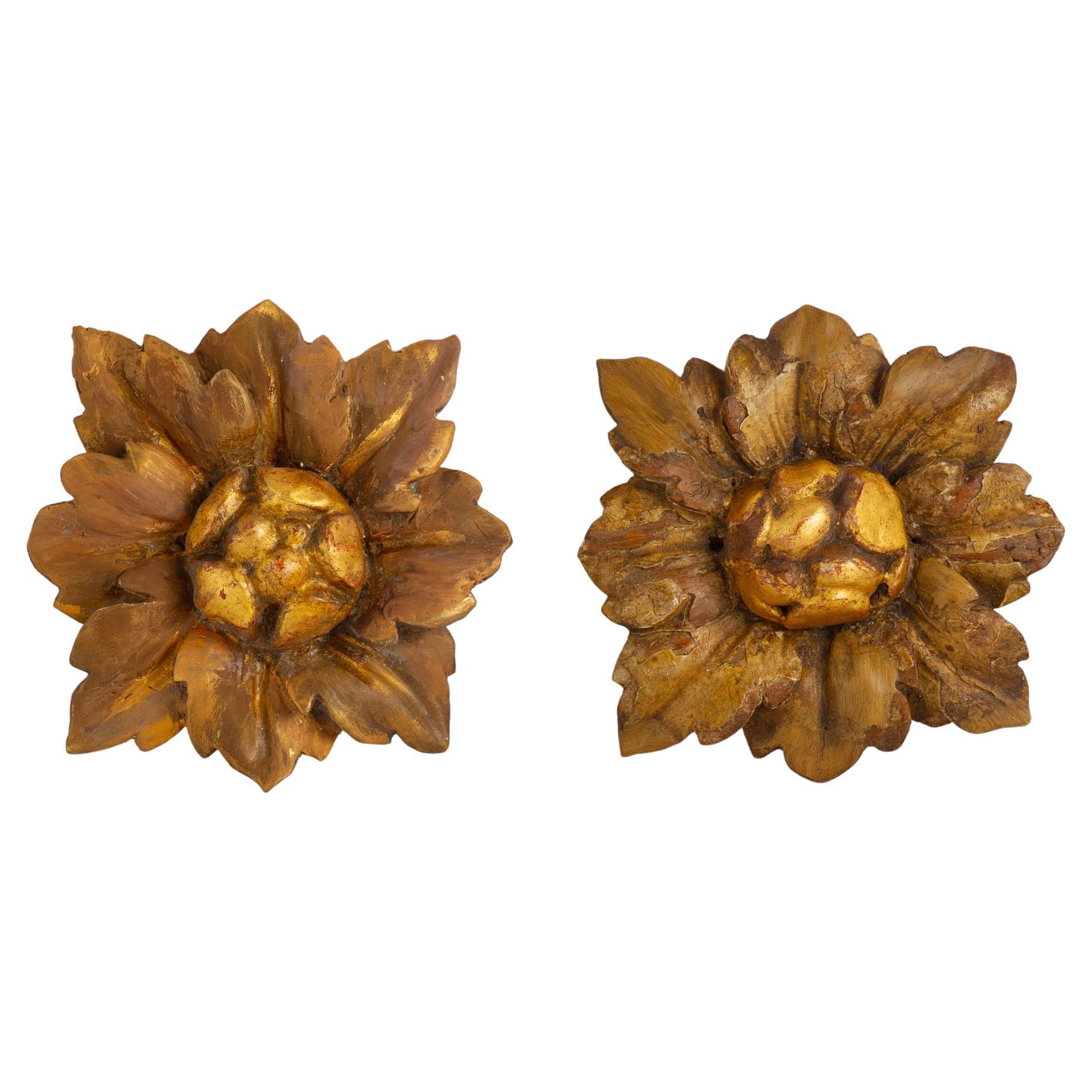 Paar antike Fries in Form einer Blume