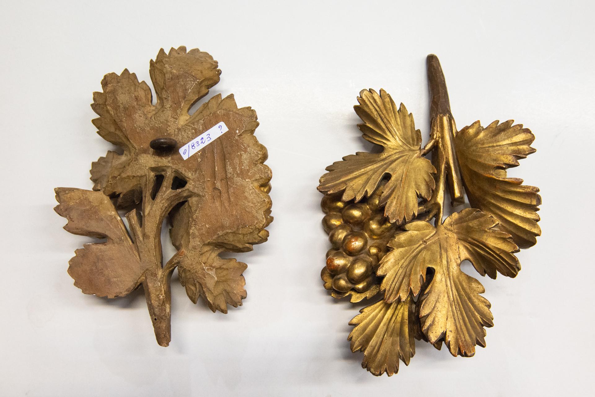 Néo-baroque Paire de frises anciennes avec raisins en bois doré en vente
