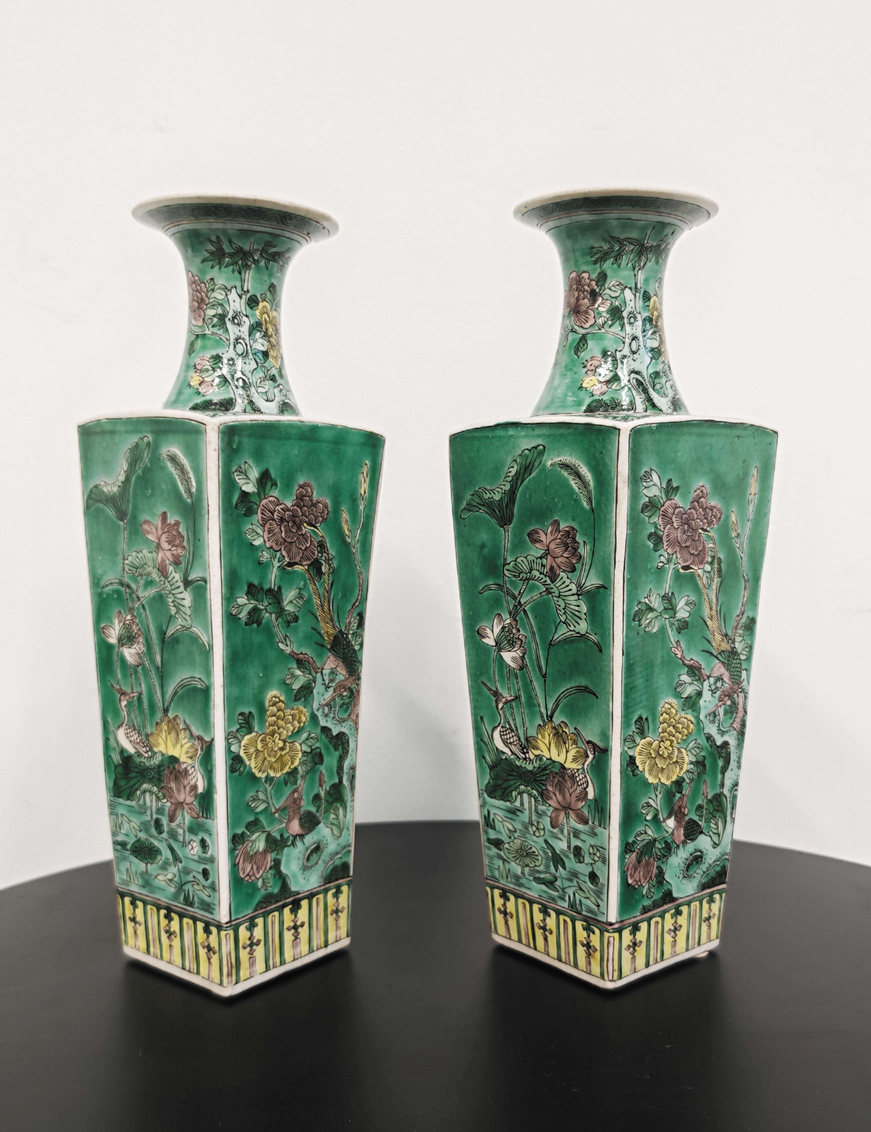 Paire de vases anciens en porcelaine Fsmille Verte à glaçure verte, Chine, 19e siècle en vente 1