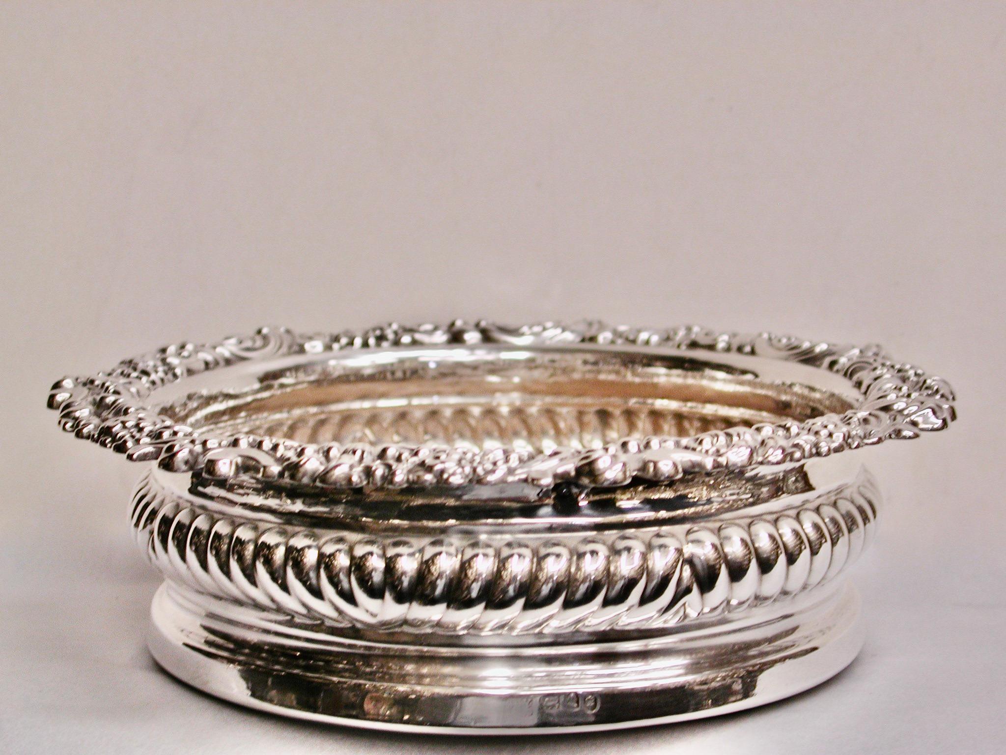 Paar antike George 1V Silver Wein Untersetzer datiert 1821 S C Younge Sheffield (George IV.) im Angebot