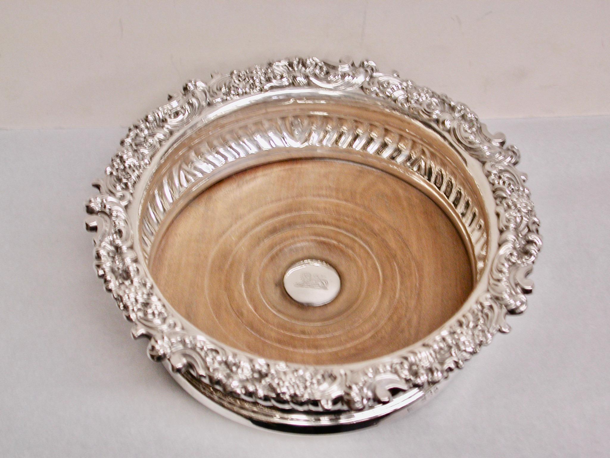 Paar antike George 1V Silver Wein Untersetzer datiert 1821 S C Younge Sheffield im Zustand „Gut“ im Angebot in London, GB