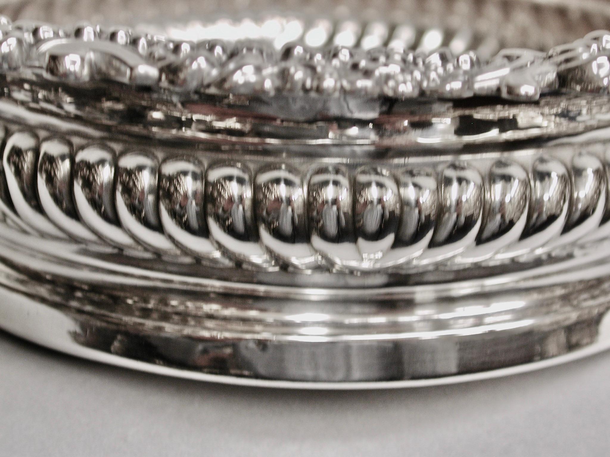 Paar antike George 1V Silver Wein Untersetzer datiert 1821 S C Younge Sheffield (Sterlingsilber) im Angebot
