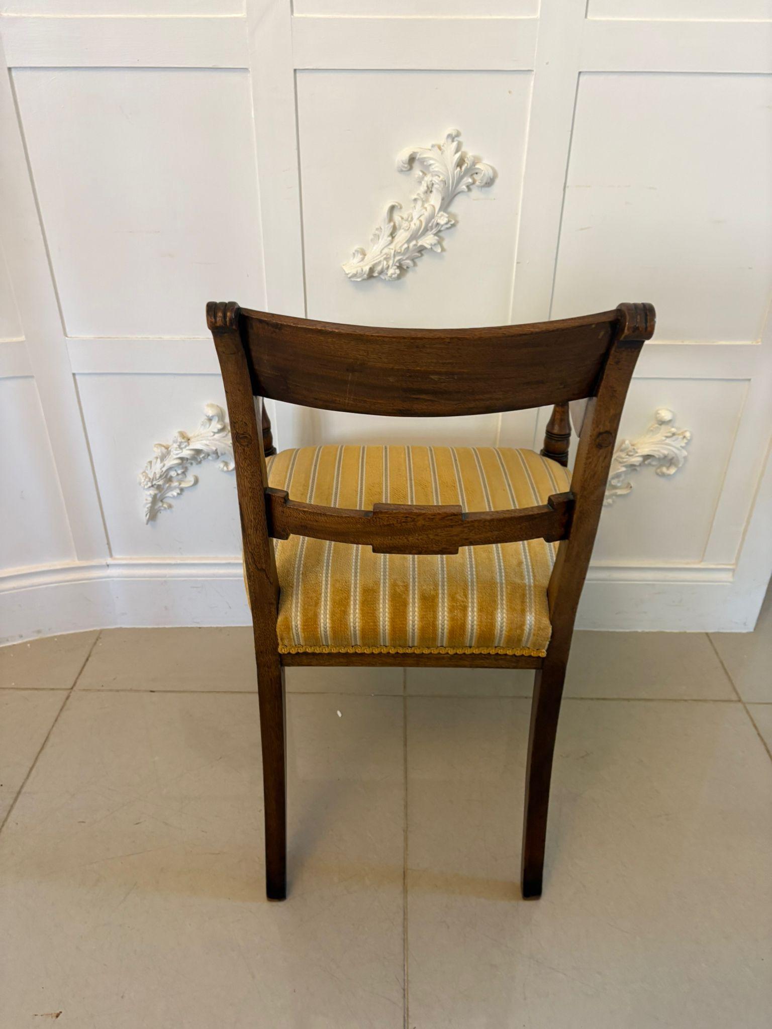 Paar antike Mahagoni-Schreibtische von George III. Qualität Stühle im Angebot 4