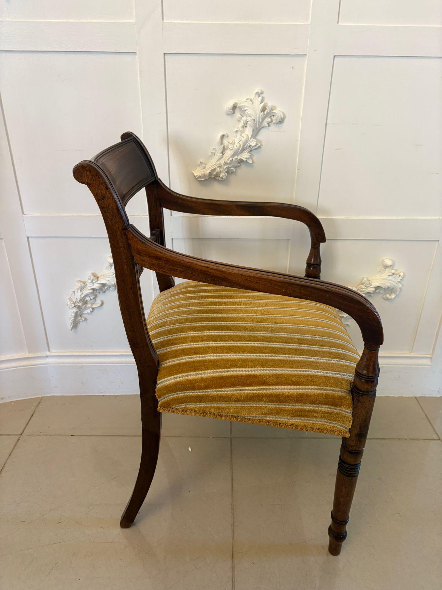 Paar antike Mahagoni-Schreibtische von George III. Qualität Stühle im Angebot 5