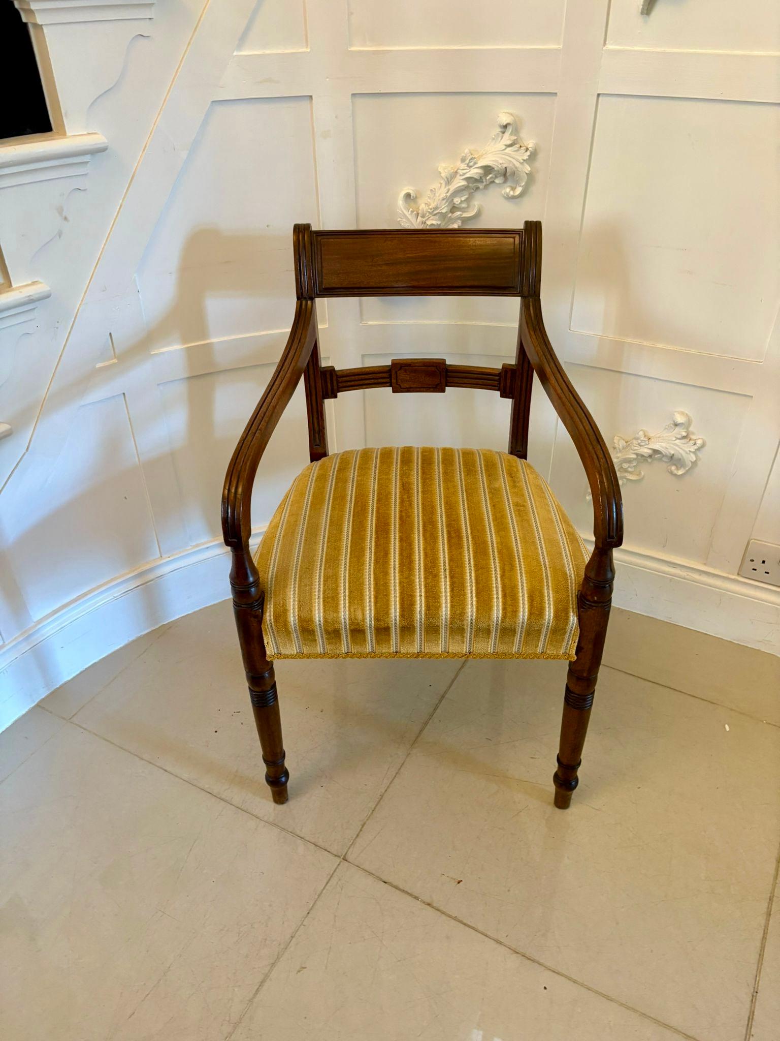Paar antike Mahagoni-Schreibtische von George III. Qualität Stühle im Angebot 7