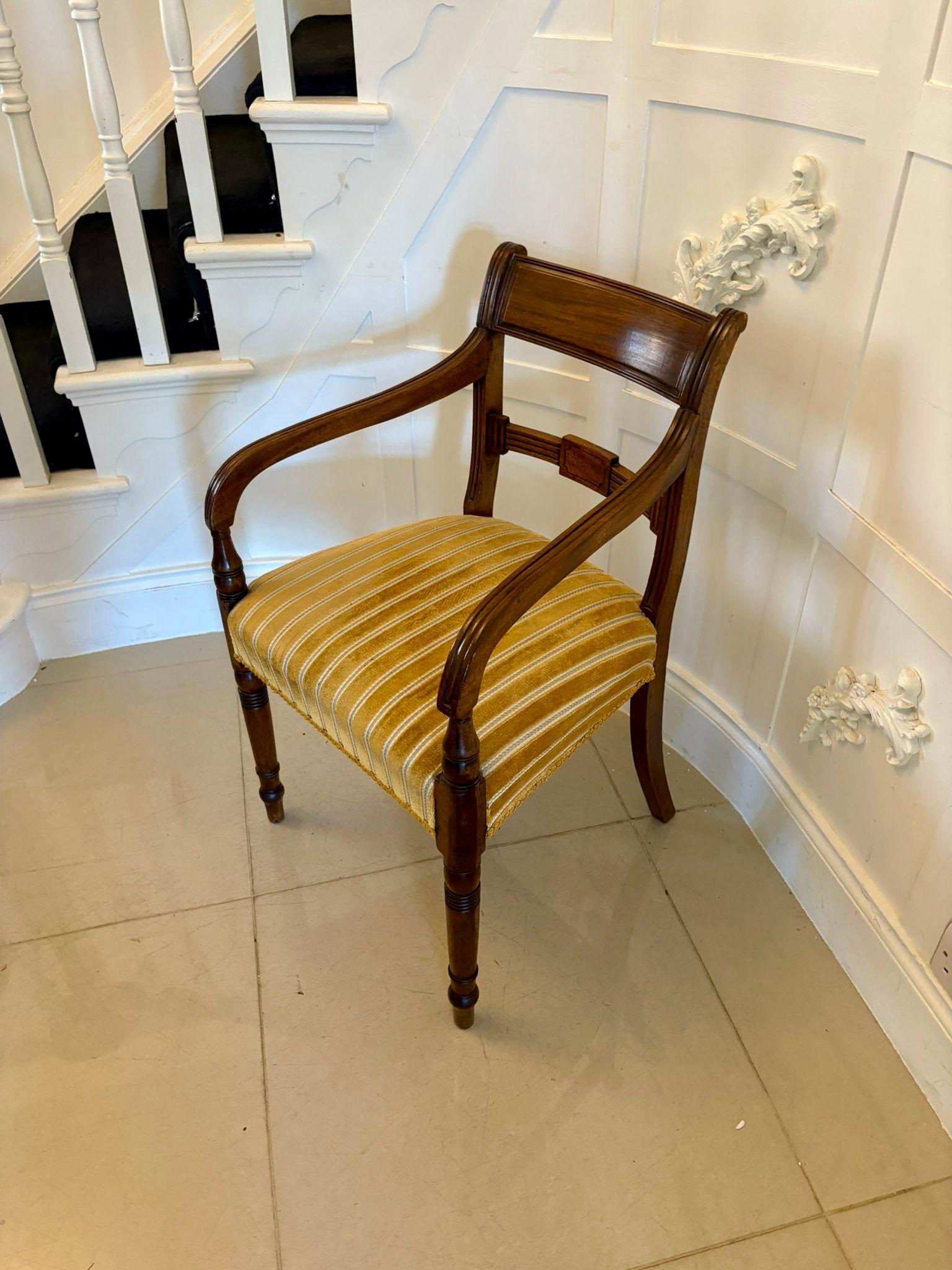 Paar antike Mahagoni-Schreibtische von George III. Qualität Stühle im Angebot 8