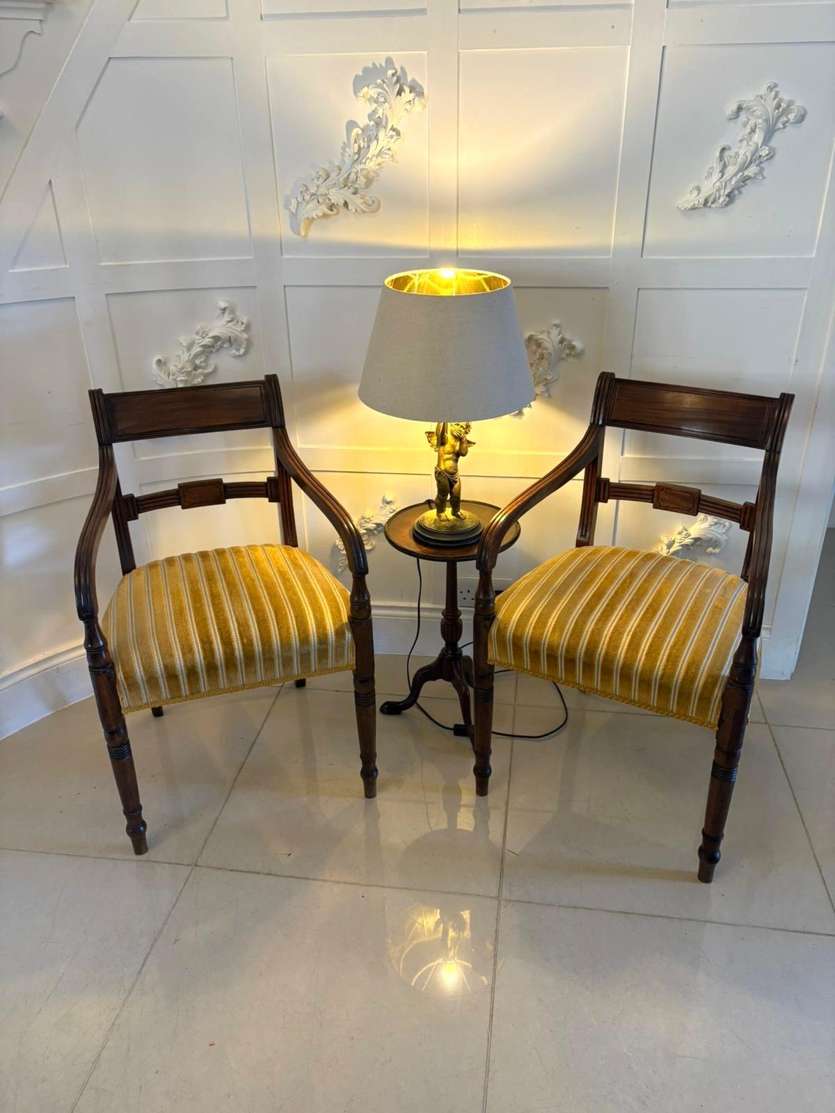 Paar antike Mahagoni-Schreibtische von George III. Qualität Stühle im Angebot 11