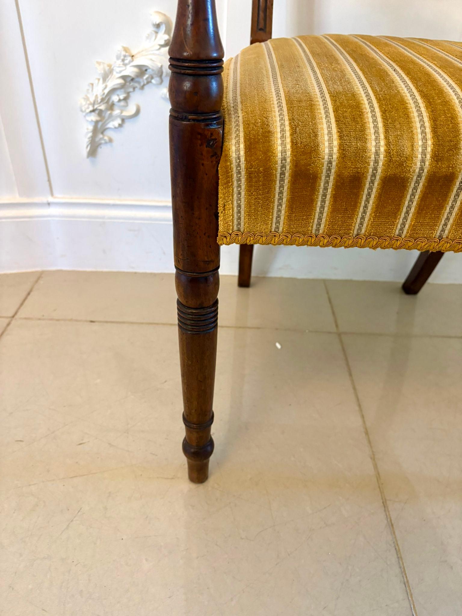 Paar antike Mahagoni-Schreibtische von George III. Qualität Stühle im Angebot 3