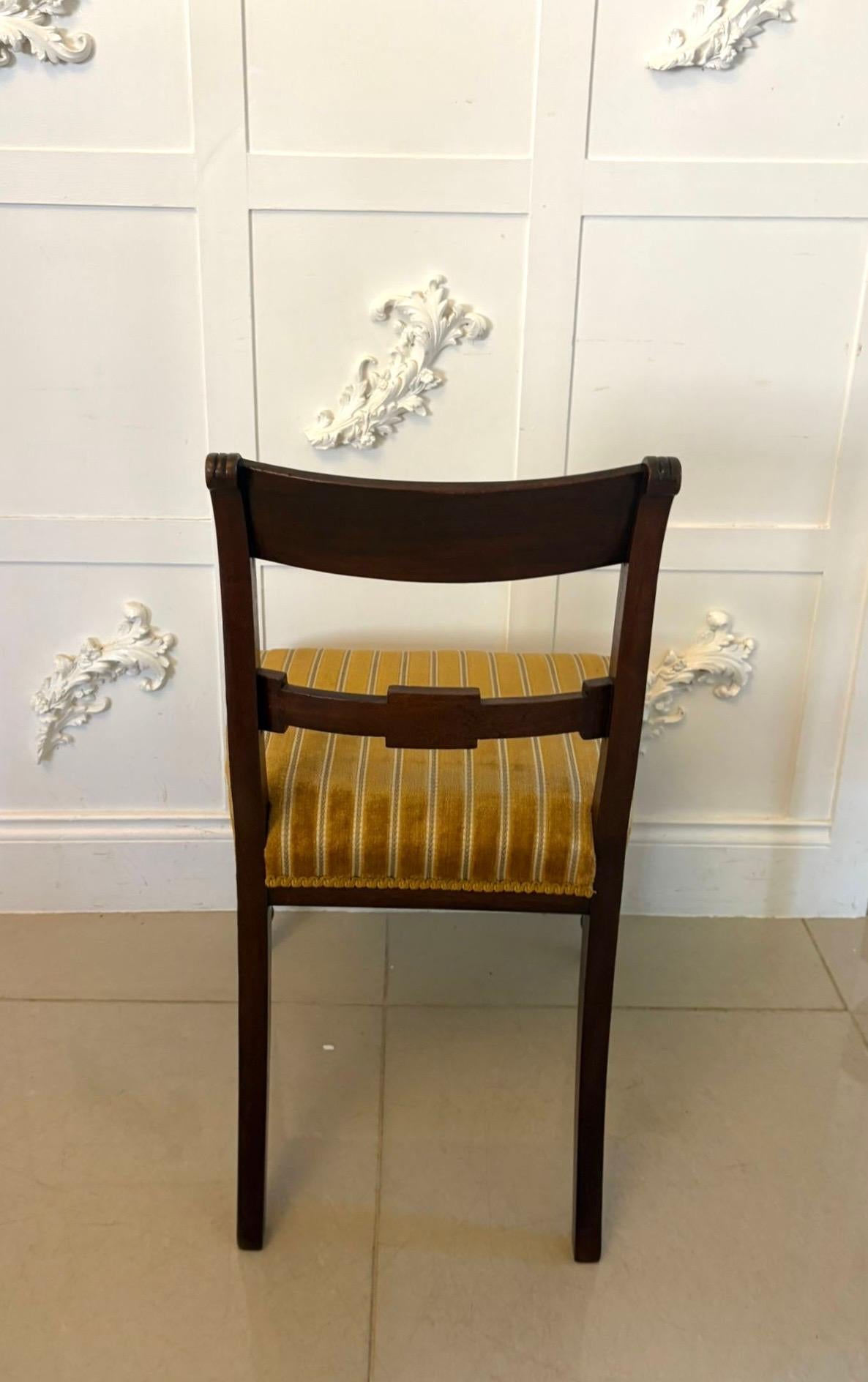 Paire de chaises d'appoint anciennes en acajou de qualité George III Bon état - En vente à Suffolk, GB