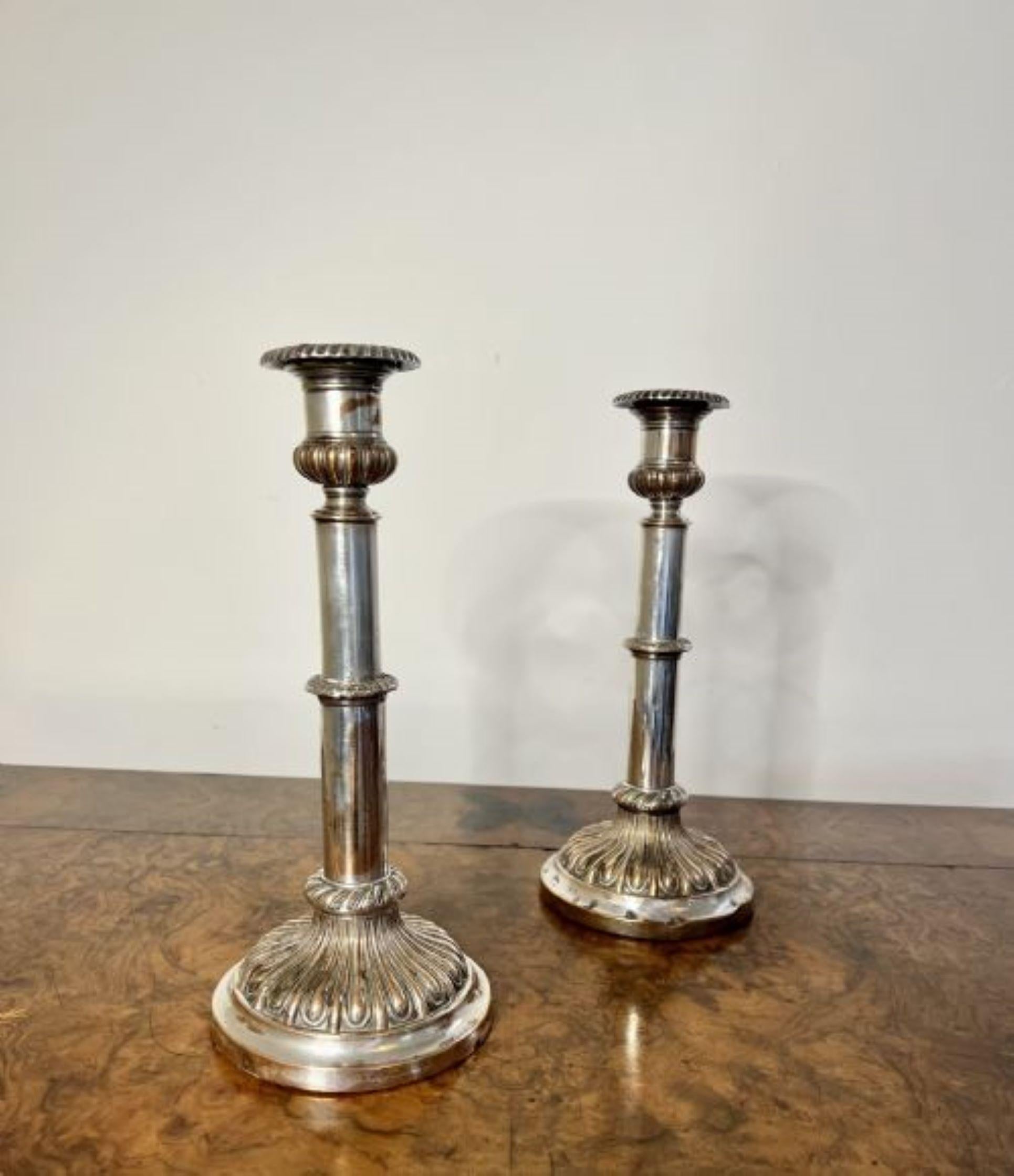 Ein Paar antike, teleskopische George III.-Kerzenständer  im Angebot 1