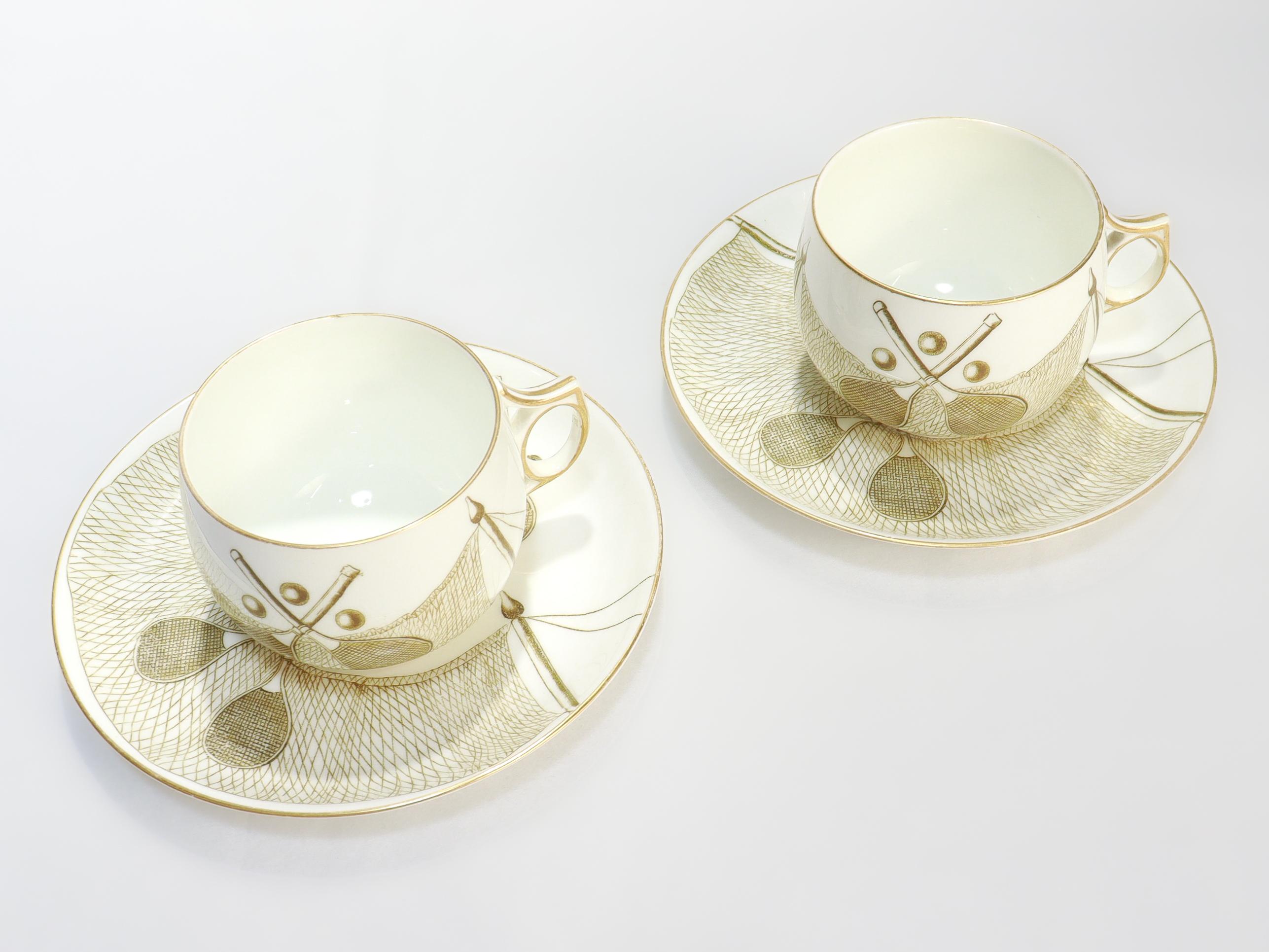 British Pair of Antique George Jones & Sons Porcelain Tennis-themed Tea Cups & Saucers For Sale