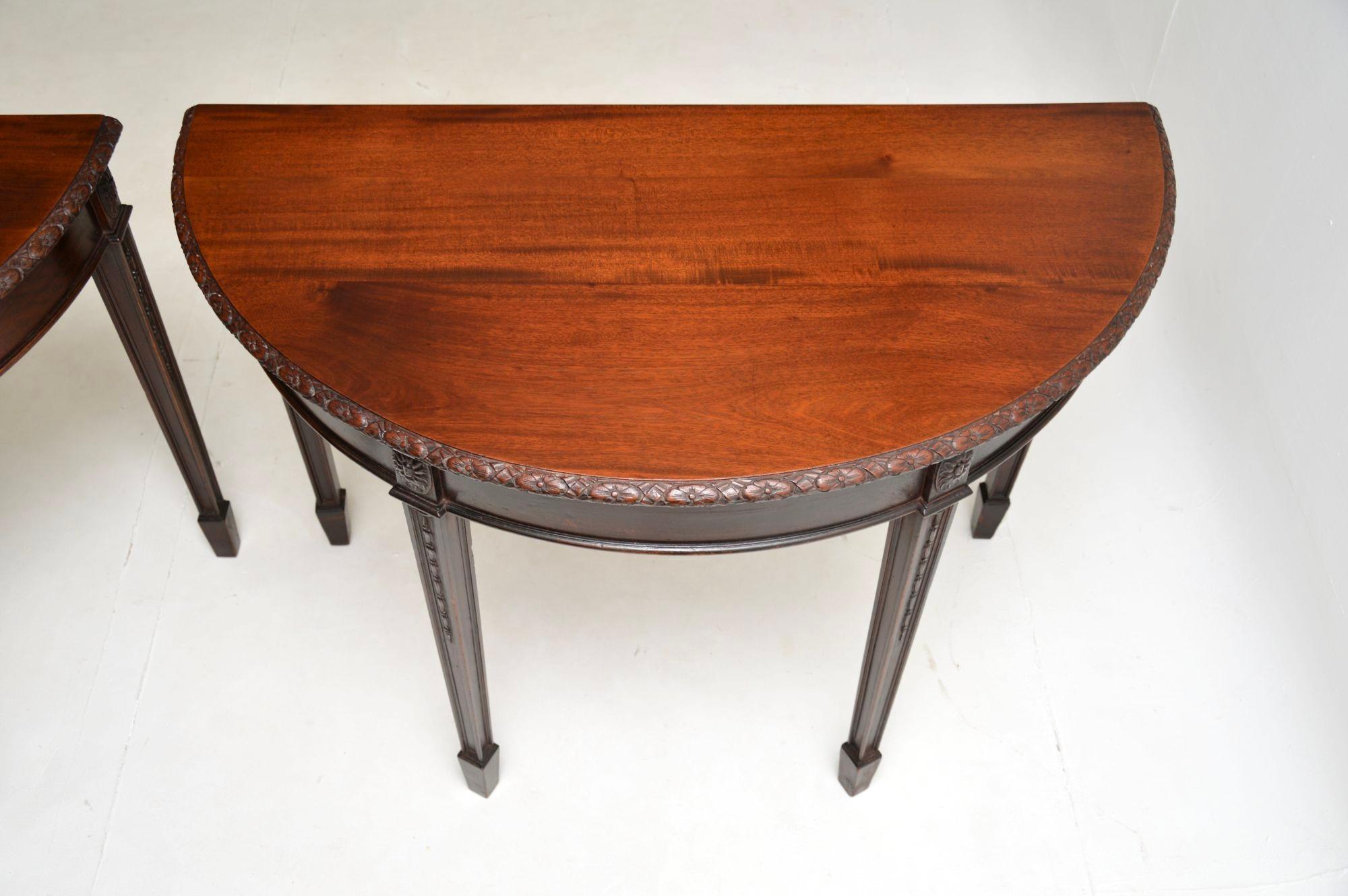 Pair of Antique Georgian Console Tables For Sale 1